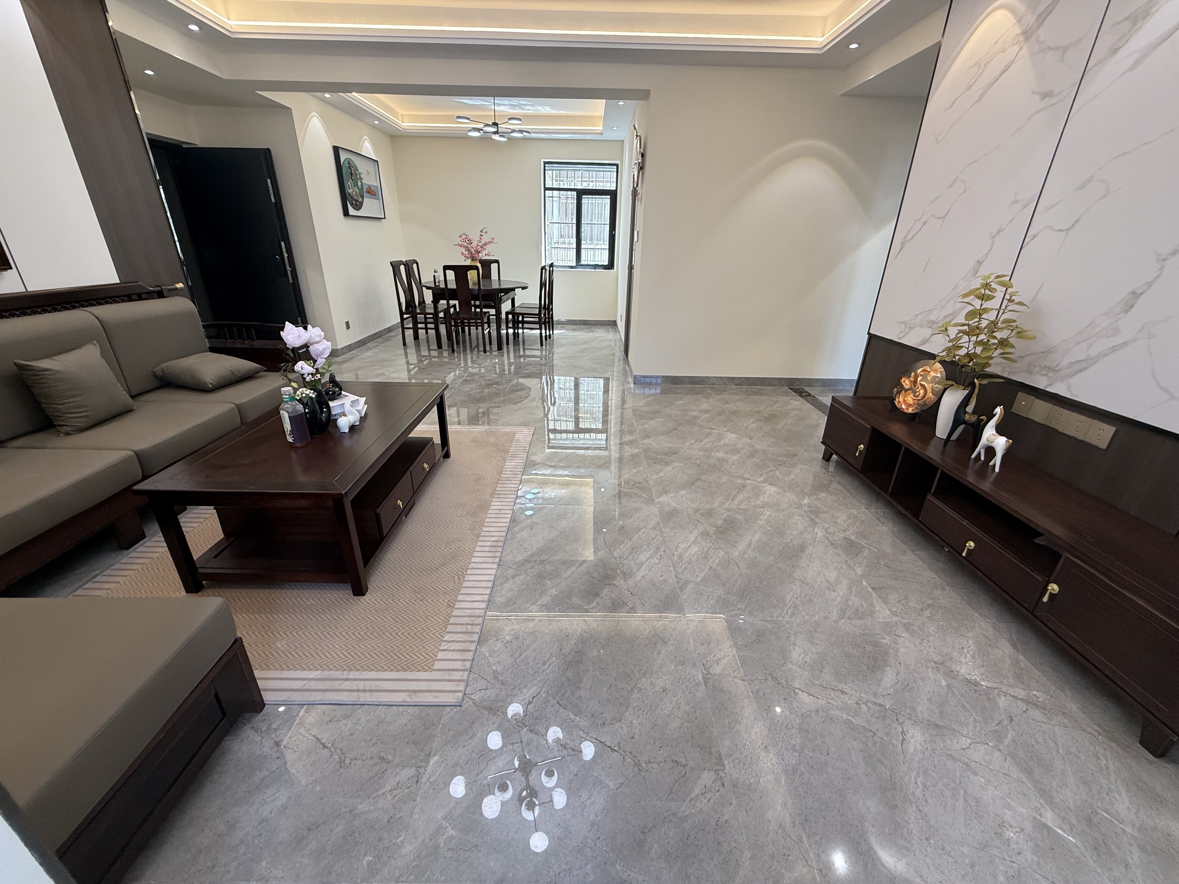 天龙阁 1室2厅1卫 139.0万 天龙阁 1室2厅1卫 139.0万客厅