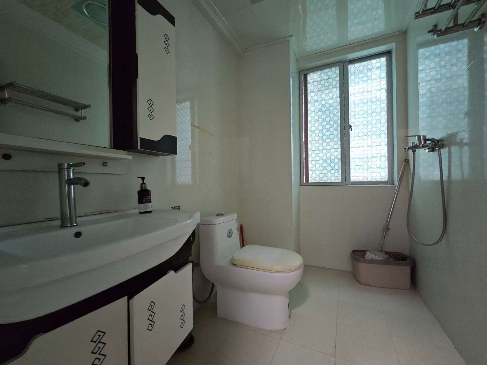 和谐家园(锦和广场) 3室2厅2卫 4000.0元/月 和谐家园(锦和广场) 3室2厅2卫 4000.0元/月室内图