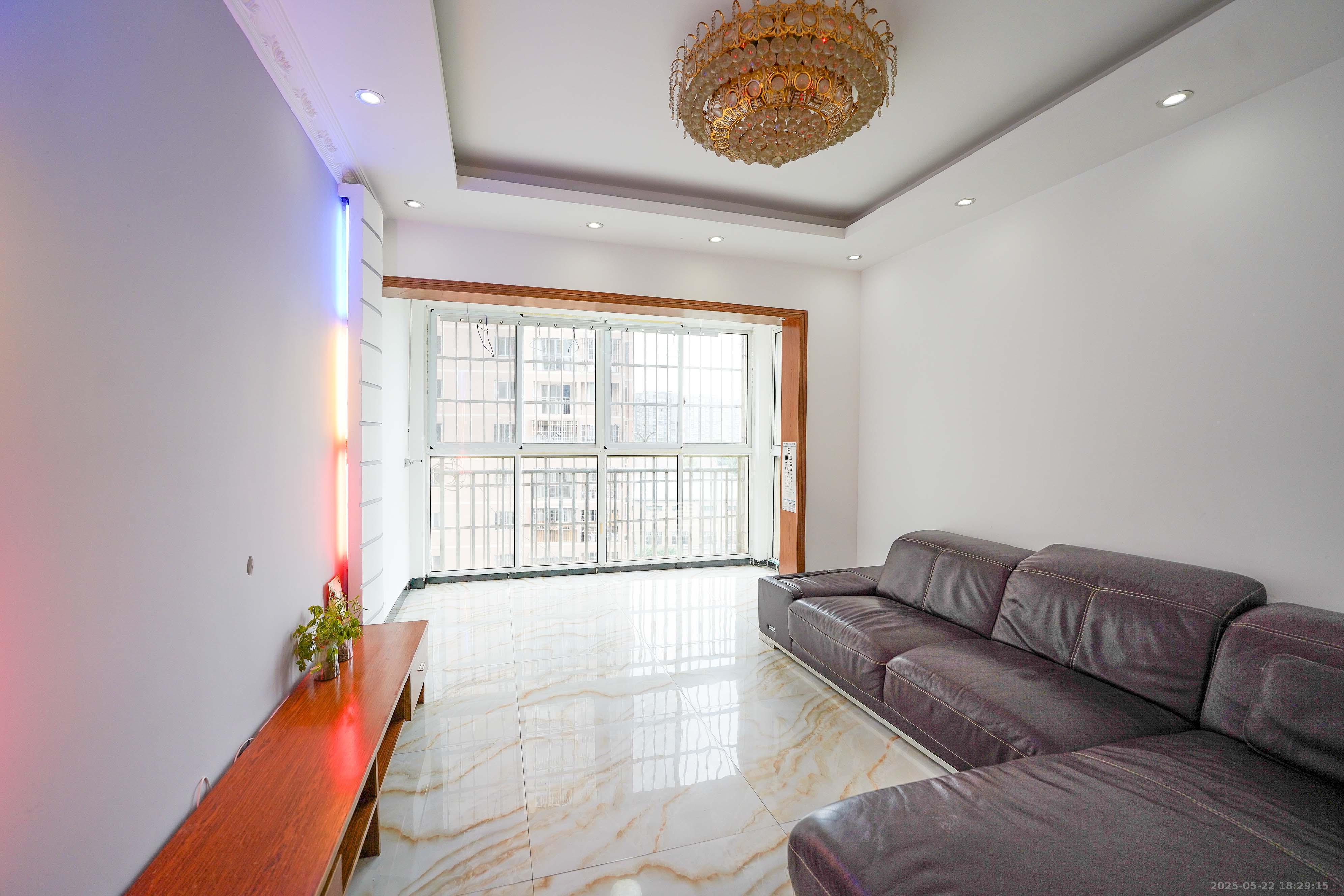 南郡雅园  2室2厅1卫    35.0万 南郡雅园  2室2厅1卫    35.0万客厅