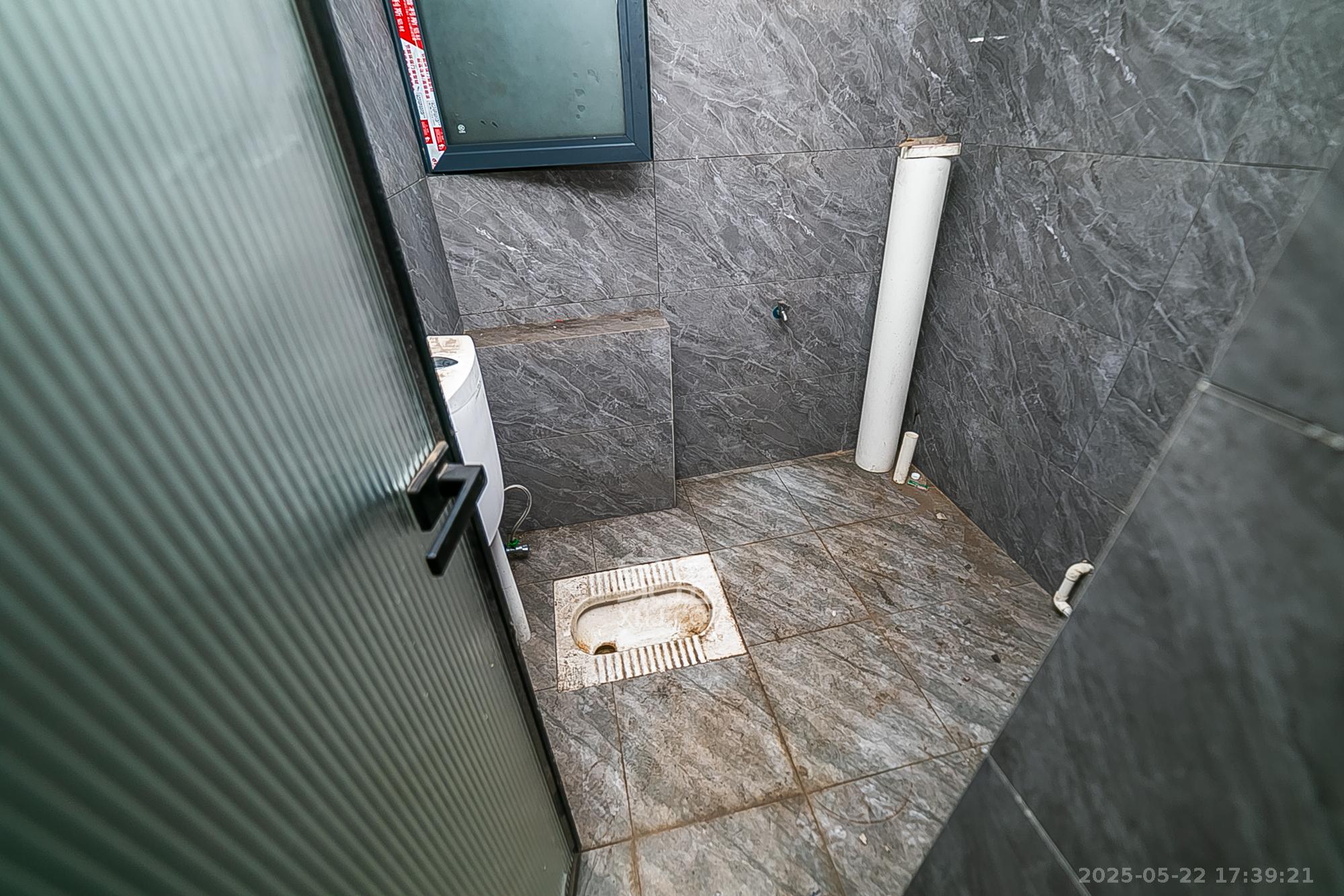 万科紫台  5室5厅4卫    428.0万卫生间