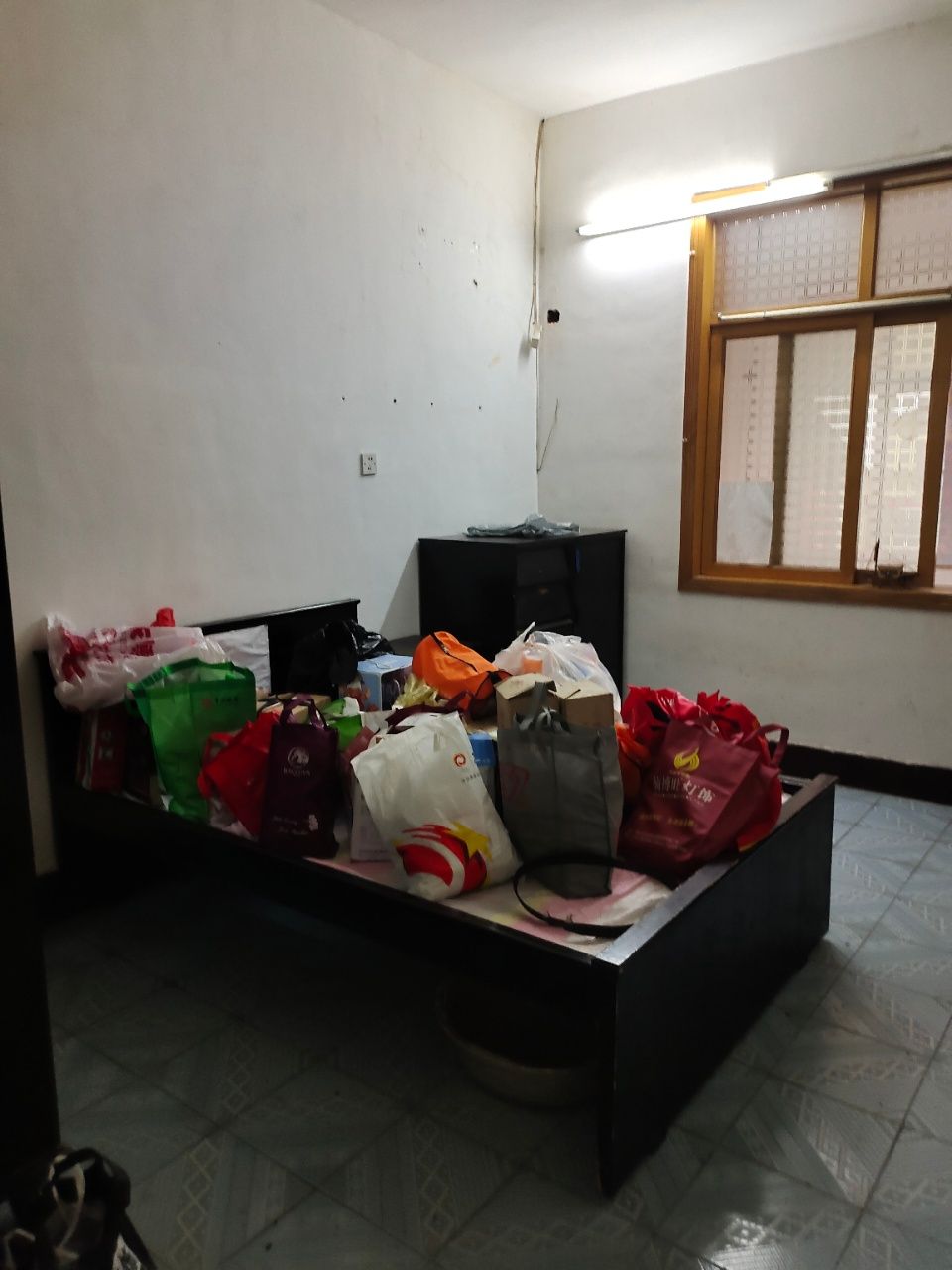 娄底技师学院家属院 1室0厅0卫 1500.0元/月 娄底技师学院家属院 1室0厅0卫 1500.0元/月室内图