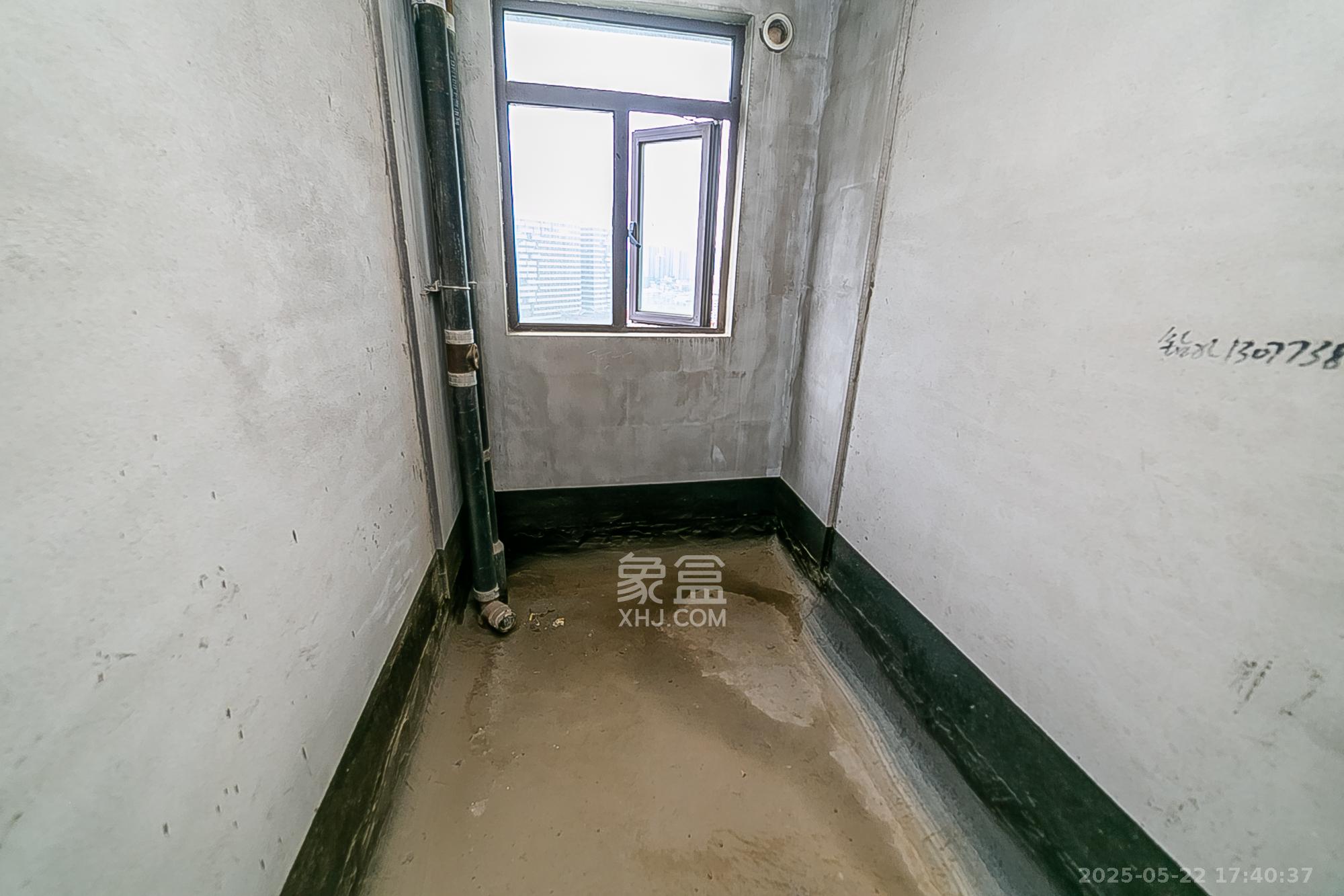 中建江山壹号  4室2厅2卫   355.00万卫生间