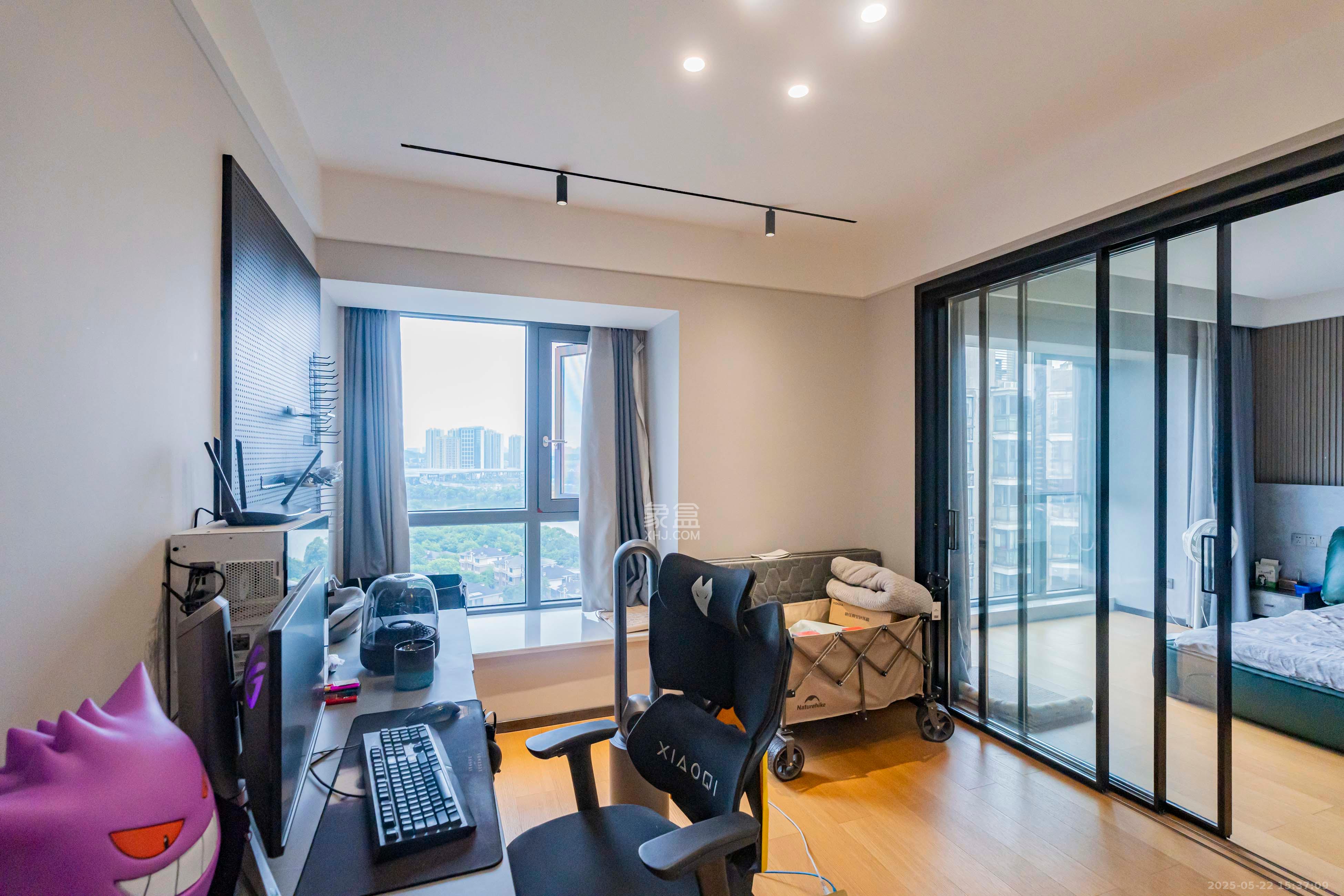 藏珑湖上国际花园  3室2厅1卫    208.0万 藏珑湖上国际花园  3室2厅1卫    208.0万卧室