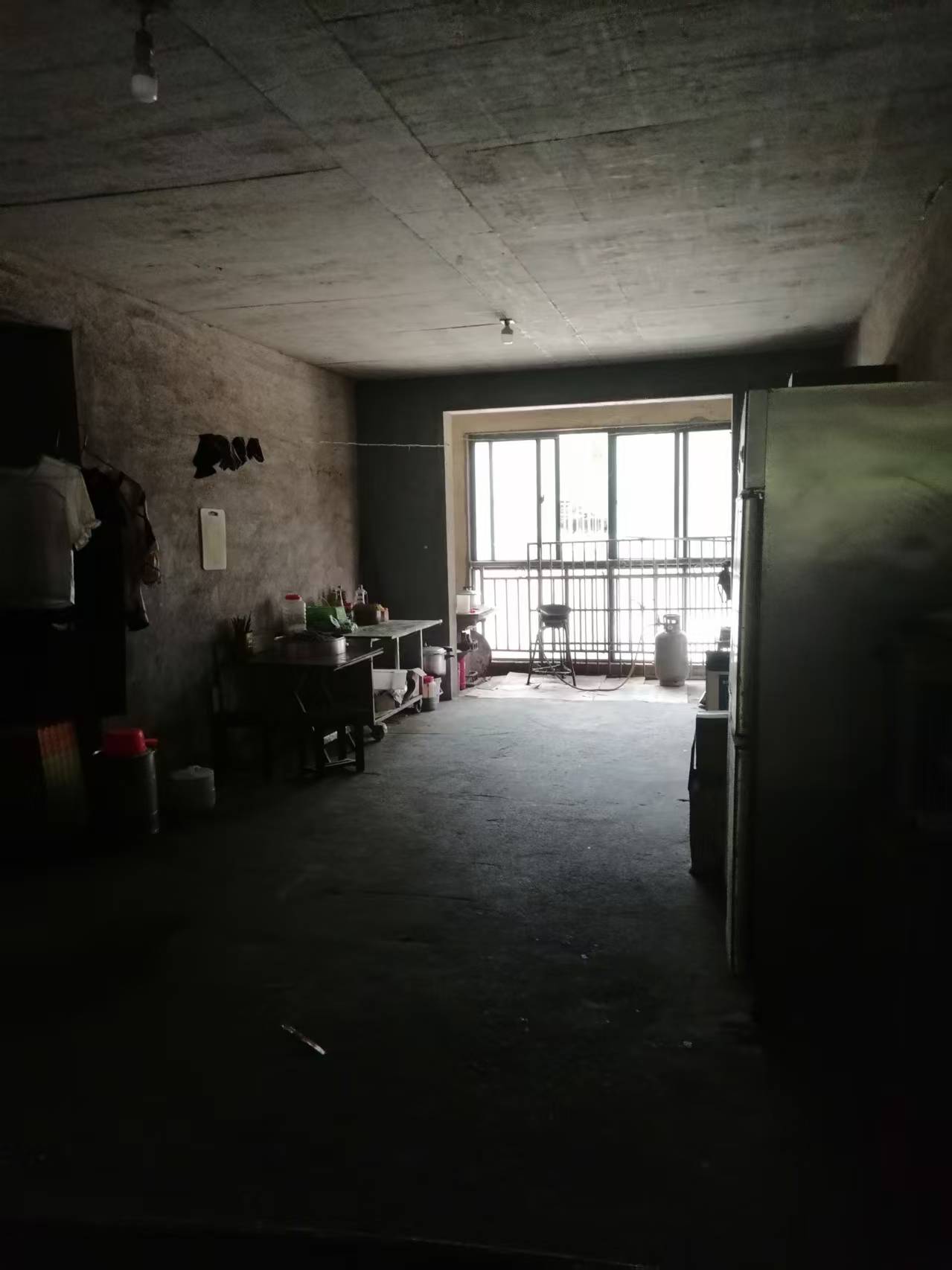 岳华嘉园  3室2厅2卫   5000.00元/月户型图