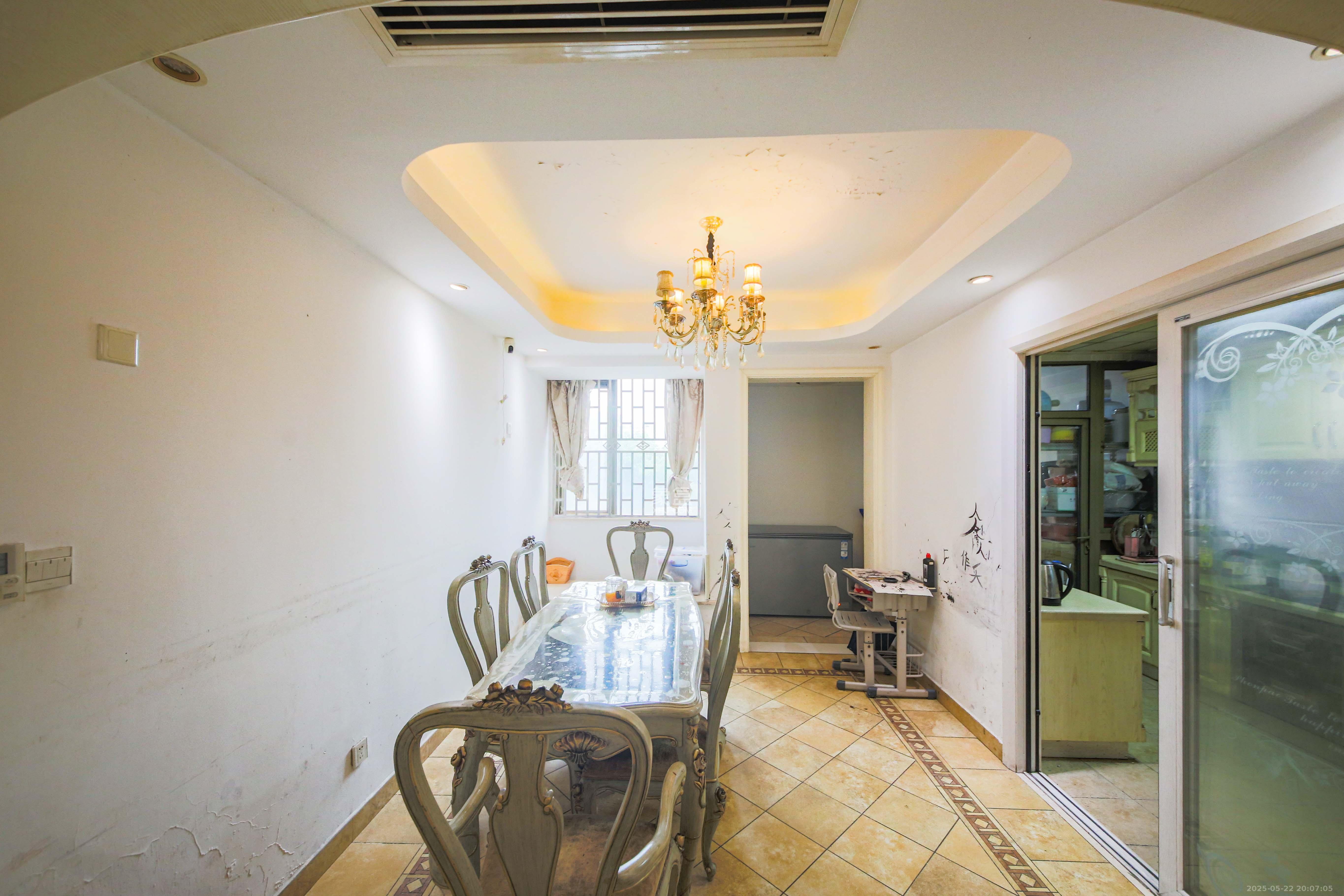 奥林匹克花园  3室2厅2卫    140.0万客厅