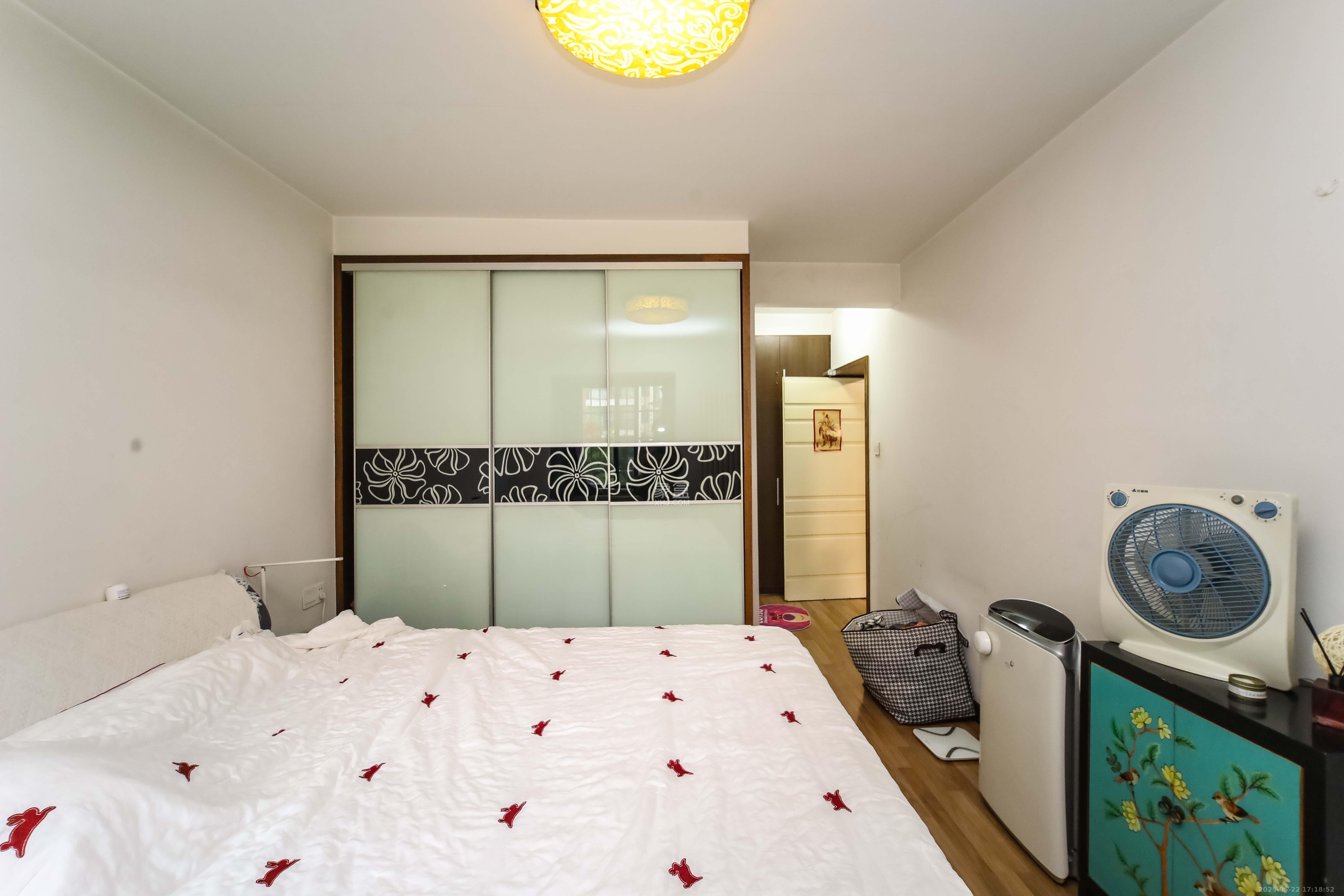 东方新城 3室1厅2卫 85.0万 东方新城 3室1厅2卫 85.0万卧室