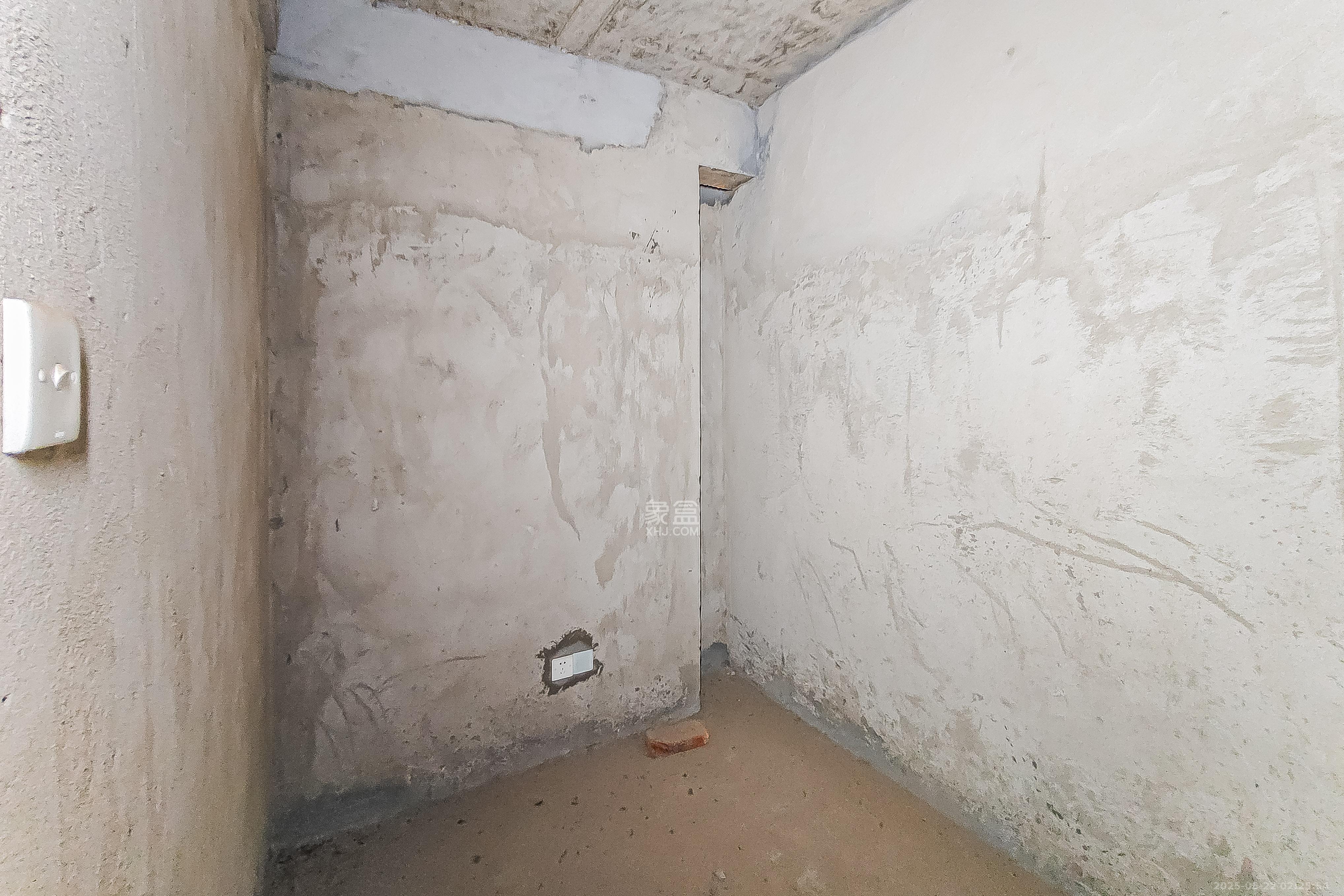 三重星都心  4室2厅2卫    165.0万卧室