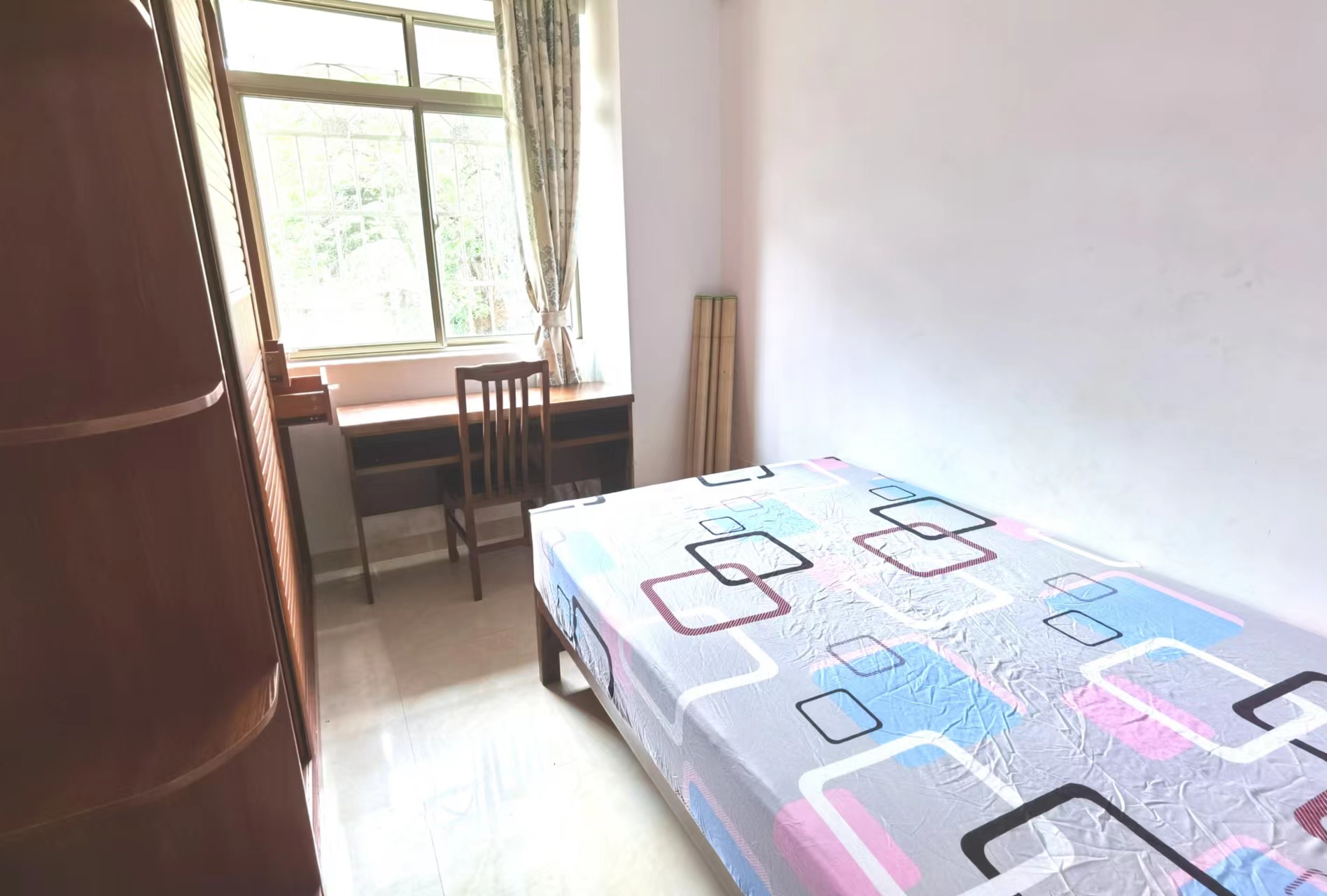 康业花园  3室2厅1卫   2300.00元/月室内图