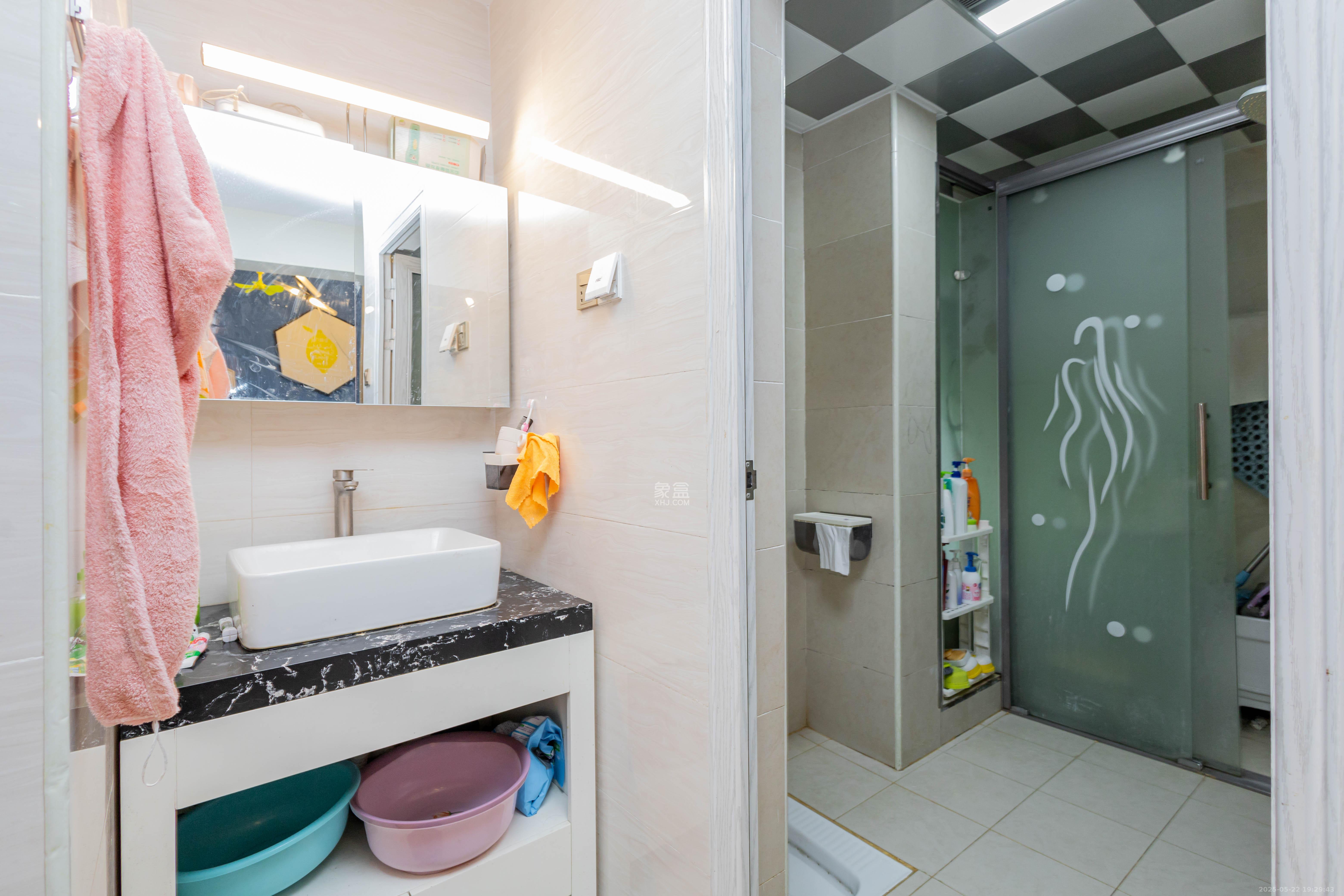 旭辉华庭 3室2厅1卫 58.8万 旭辉华庭 3室2厅1卫 58.8万卫生间