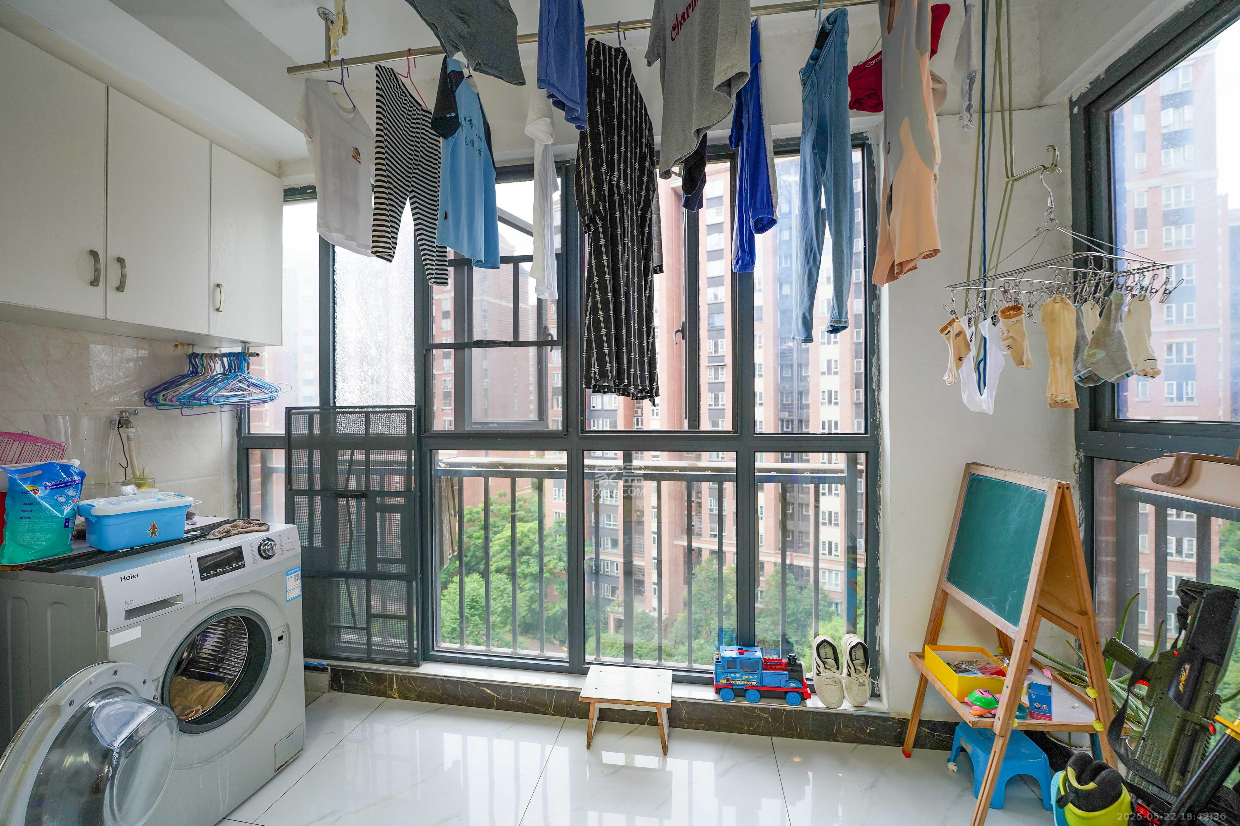 哈佛小镇(五矿哈佛小镇)  3室2厅1卫    69.8万 哈佛小镇(五矿哈佛小镇)  3室2厅1卫    69.8万阳台