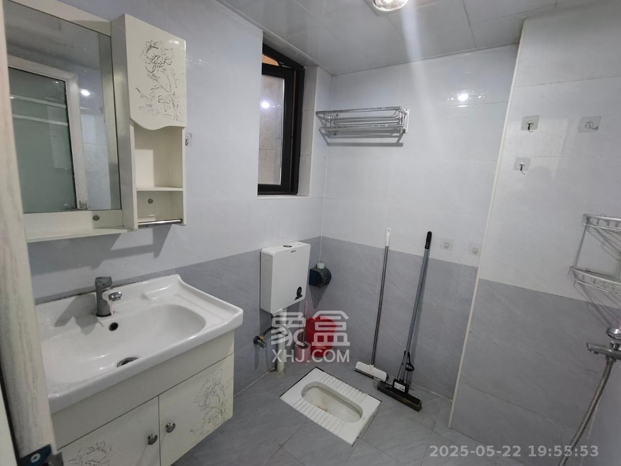 东方美地  3室2厅2卫   2399.00元/月室内图