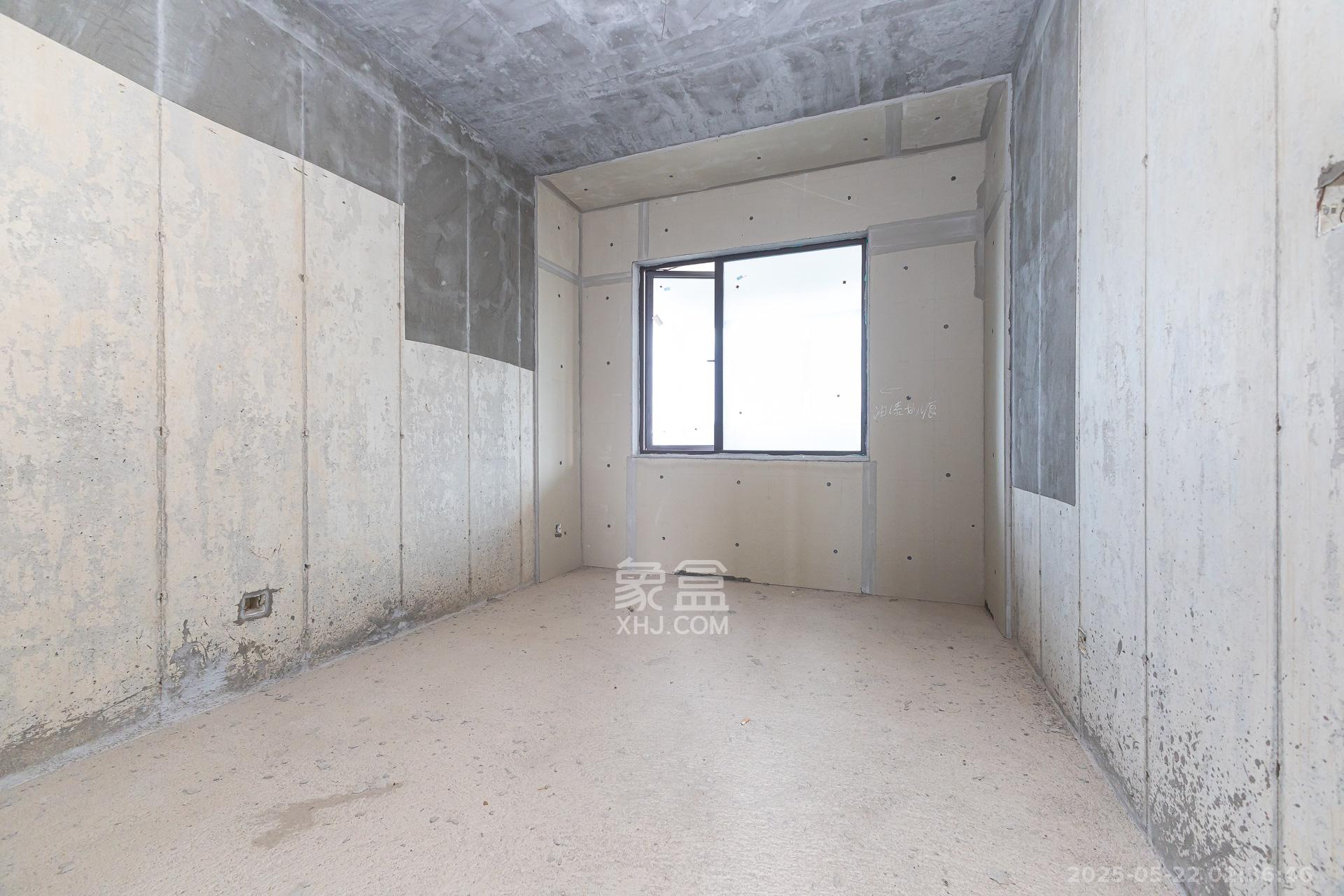 润和湘江天地E区  4室2厅3卫    230.0万 润和湘江天地E区  4室2厅3卫    230.0万卧室