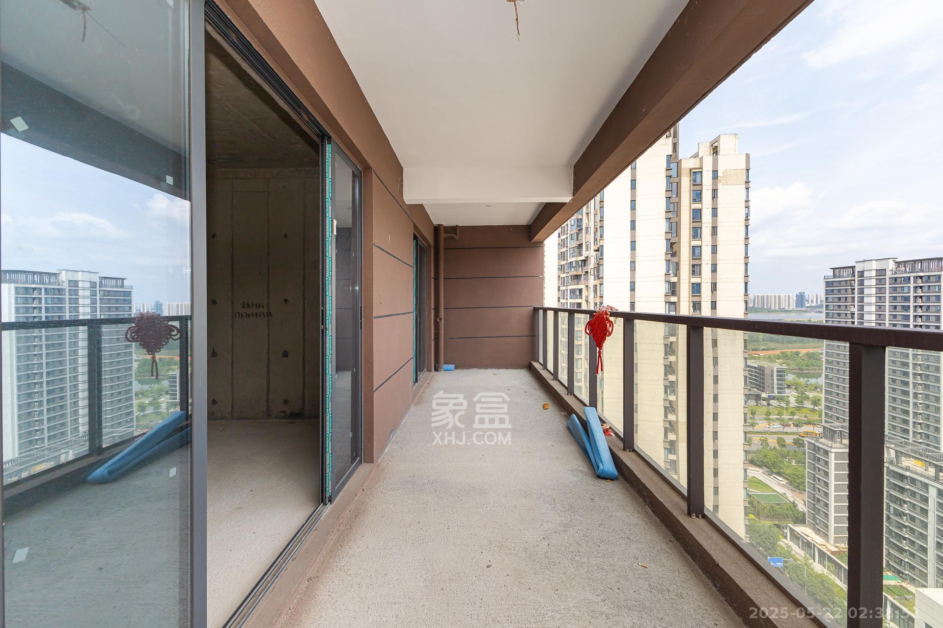 滨江学府  4室2厅2卫    150.0万 滨江学府  4室2厅2卫    150.0万阳台