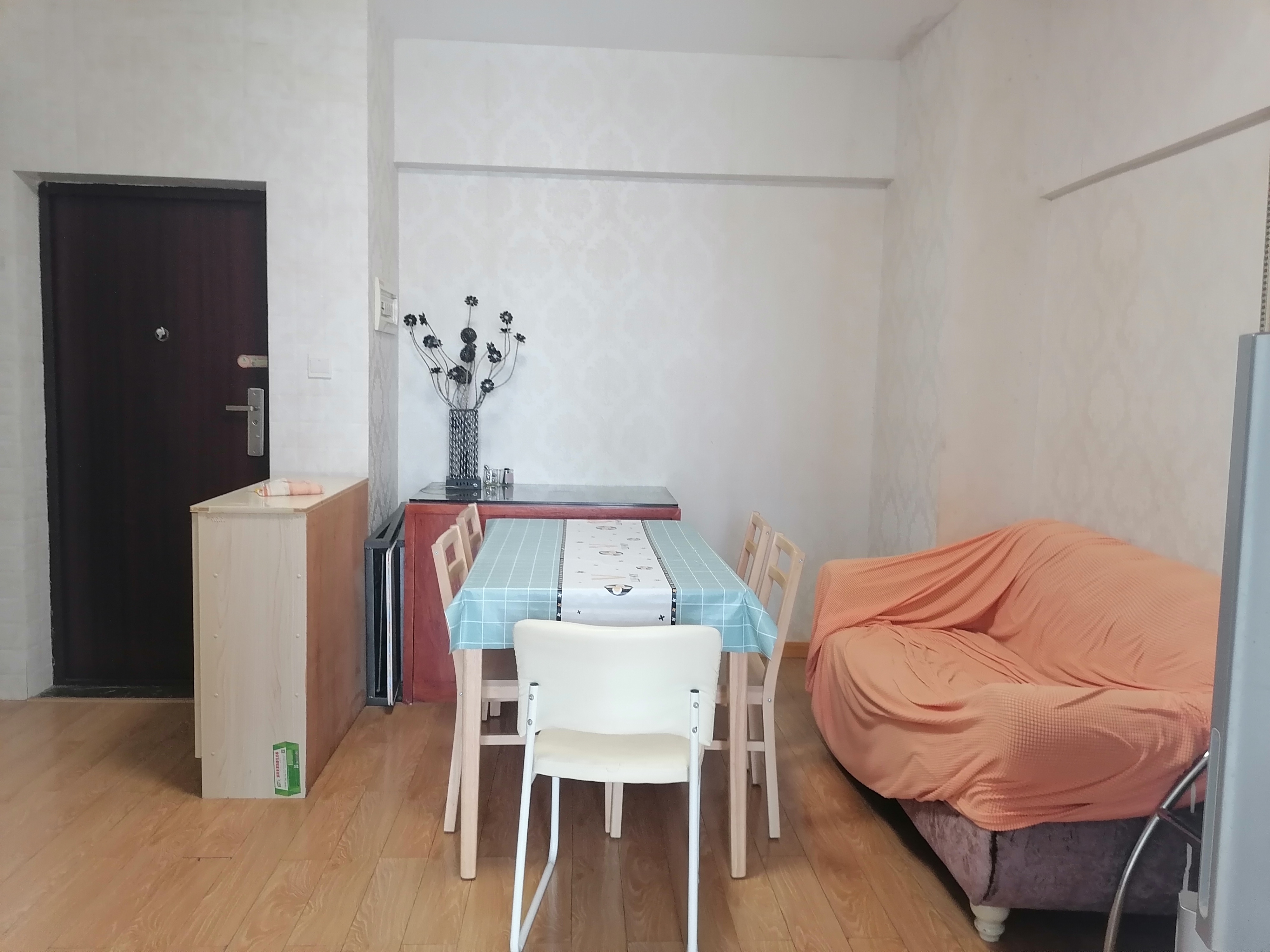 中建国际大厦  2室1厅1卫   1700.00元/月室内图