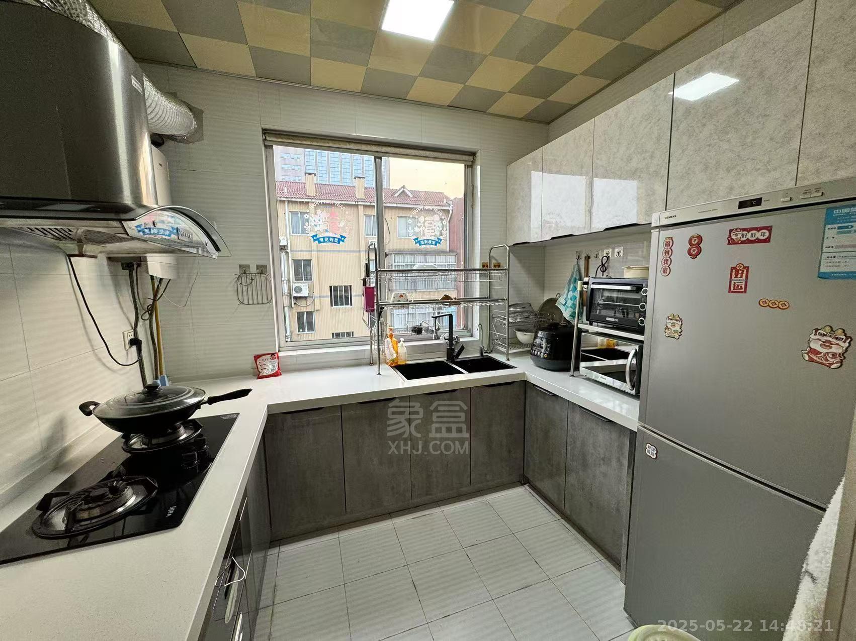 湘银小区 4室2厅2卫 1600.0元/月 湘银小区 4室2厅2卫 1600.0元/月室内图