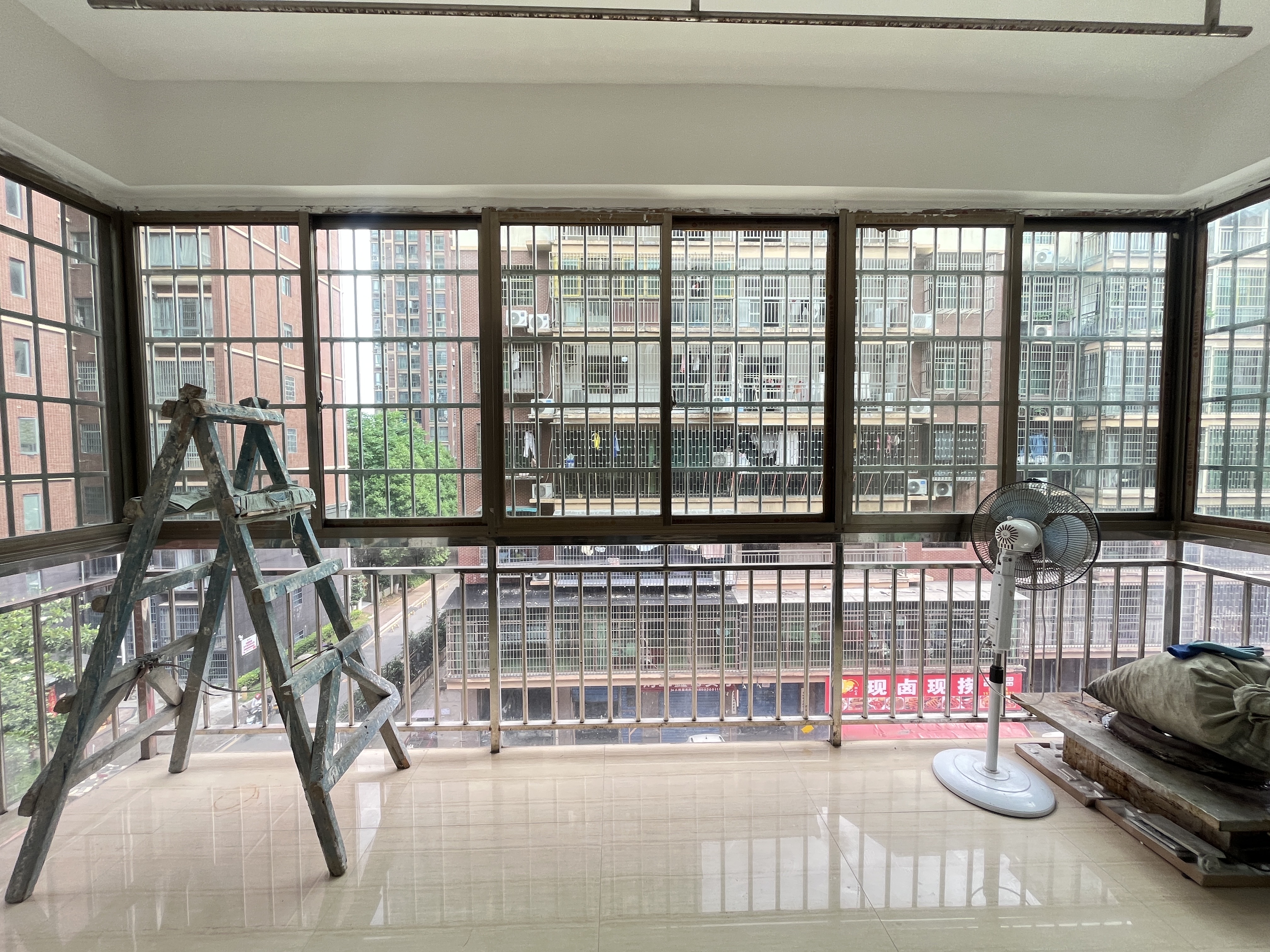 雅士林安置房 3室2厅2卫 1200.0元/月 雅士林安置房 3室2厅2卫 1200.0元/月室内图