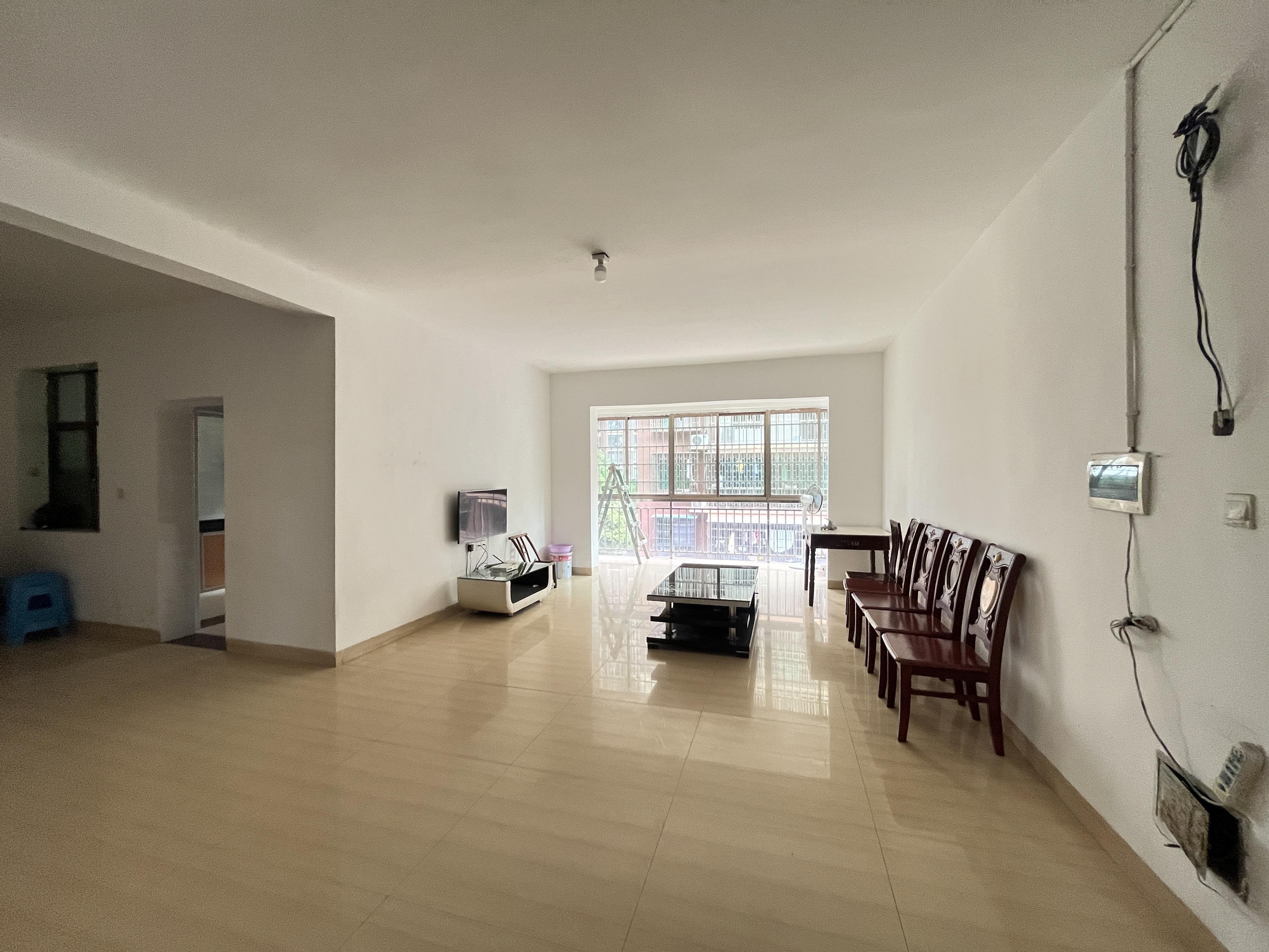 雅士林安置房 3室2厅2卫 1200.0元/月 雅士林安置房 3室2厅2卫 1200.0元/月室内图