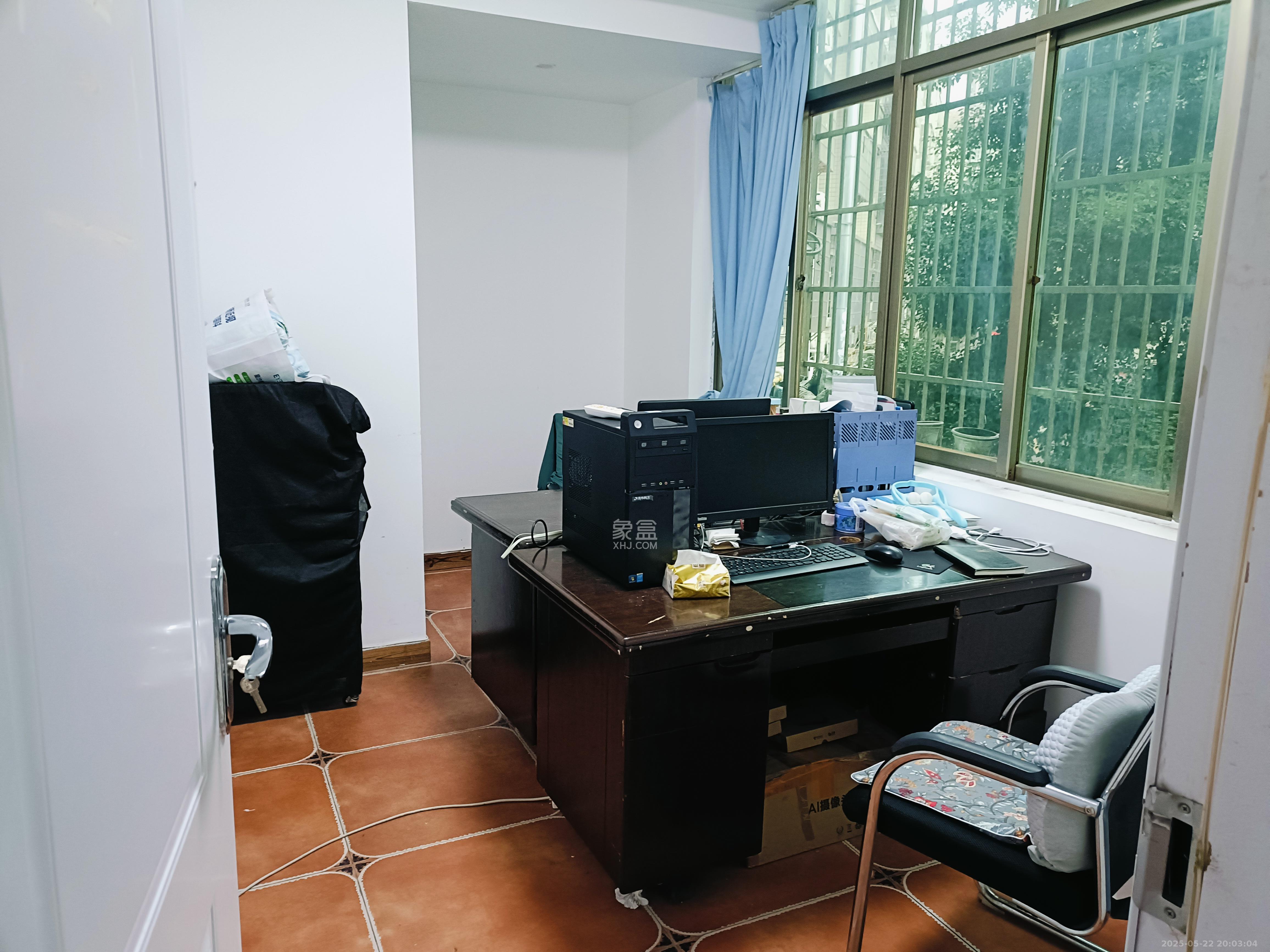 泉塘小区 5室1厅1卫 3000.0元/月 泉塘小区 5室1厅1卫 3000.0元/月室内图