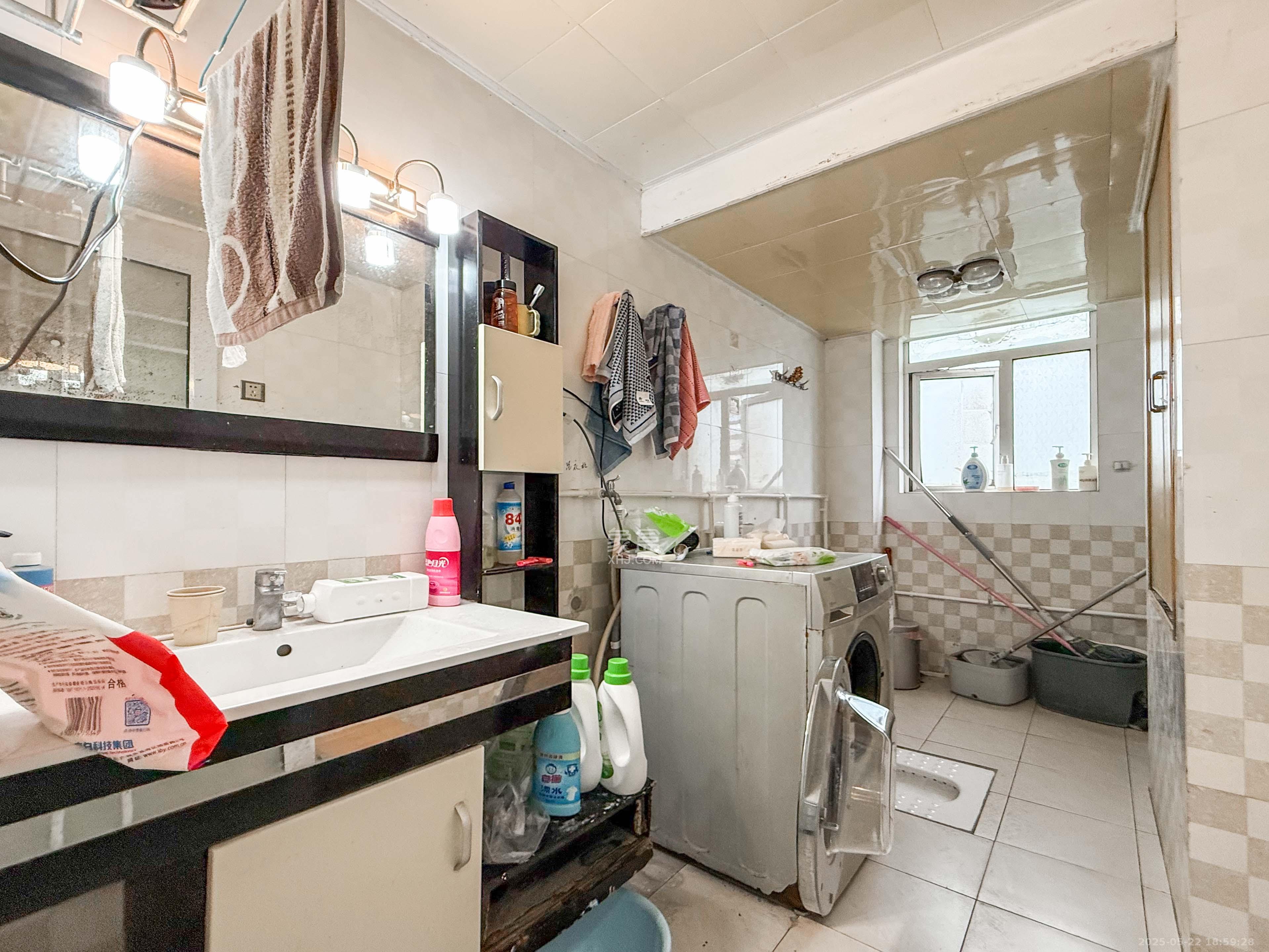 湘麓国际 4室2厅2卫 130.0万 湘麓国际 4室2厅2卫 130.0万卫生间