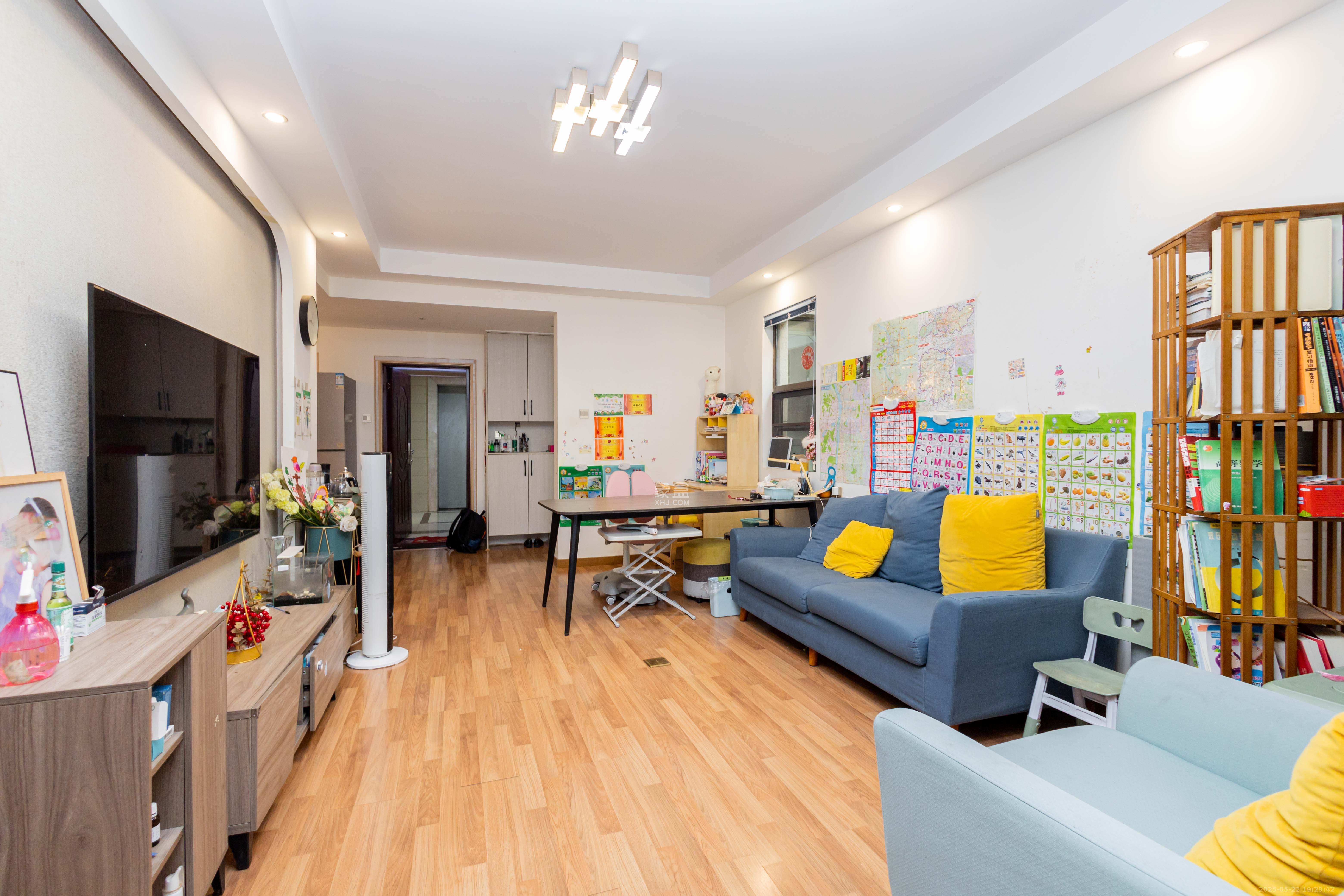 旭辉华庭 3室2厅1卫 58.8万 旭辉华庭 3室2厅1卫 58.8万客厅