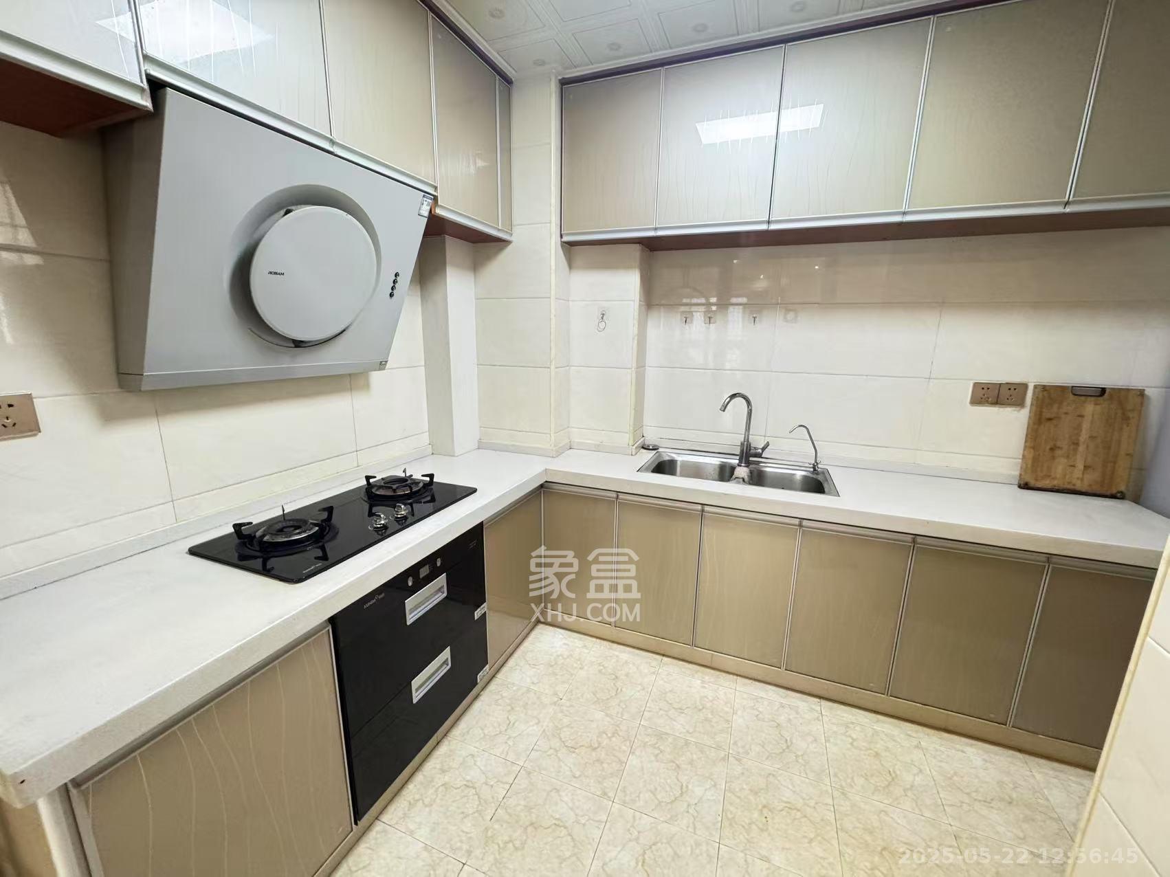 嘉顺苑 1室2厅1卫 2100.0元/月 嘉顺苑 1室2厅1卫 2100.0元/月室内图