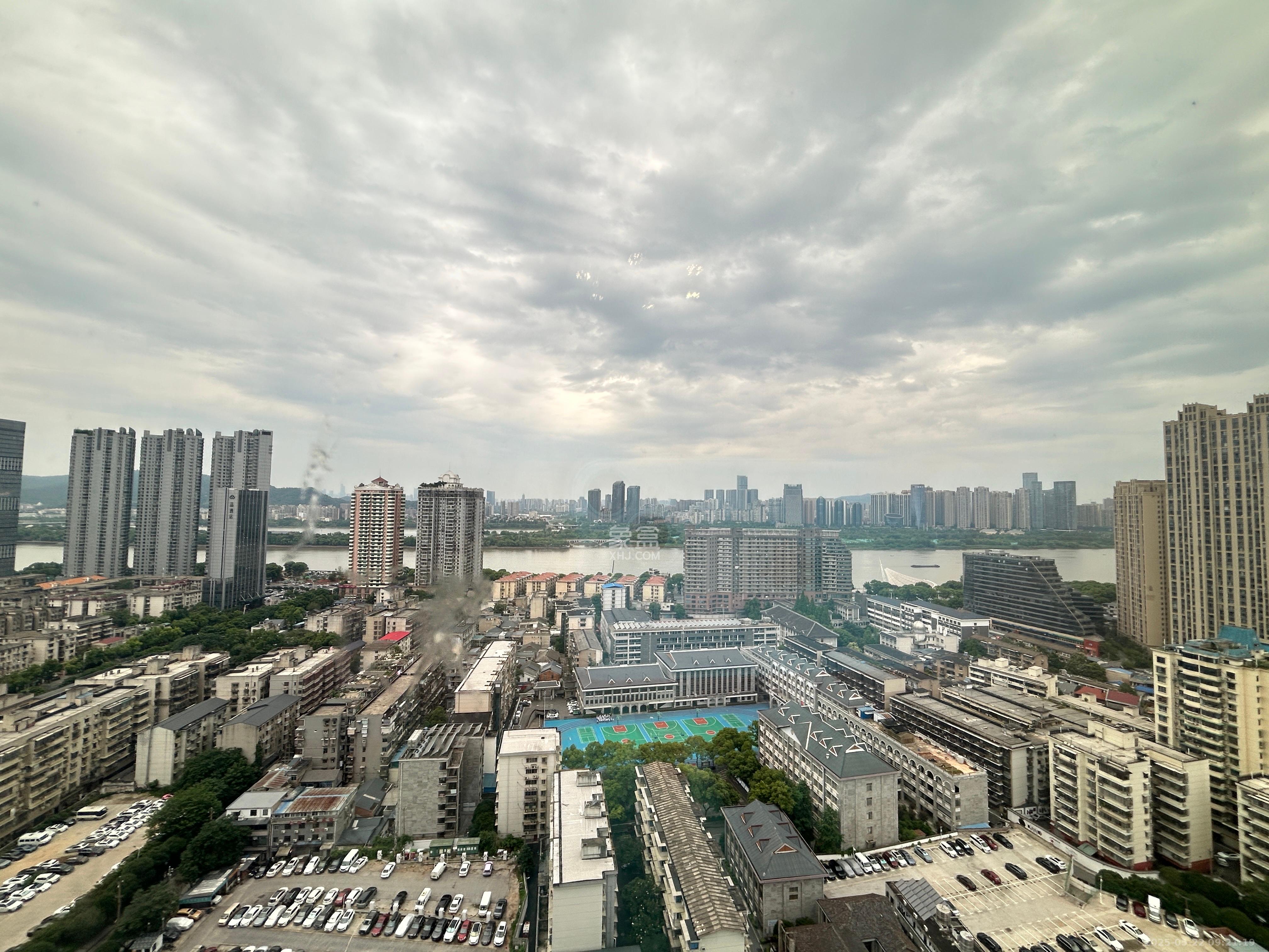 华润置地中心  1室1厅1卫   2300.00元/月室内图1