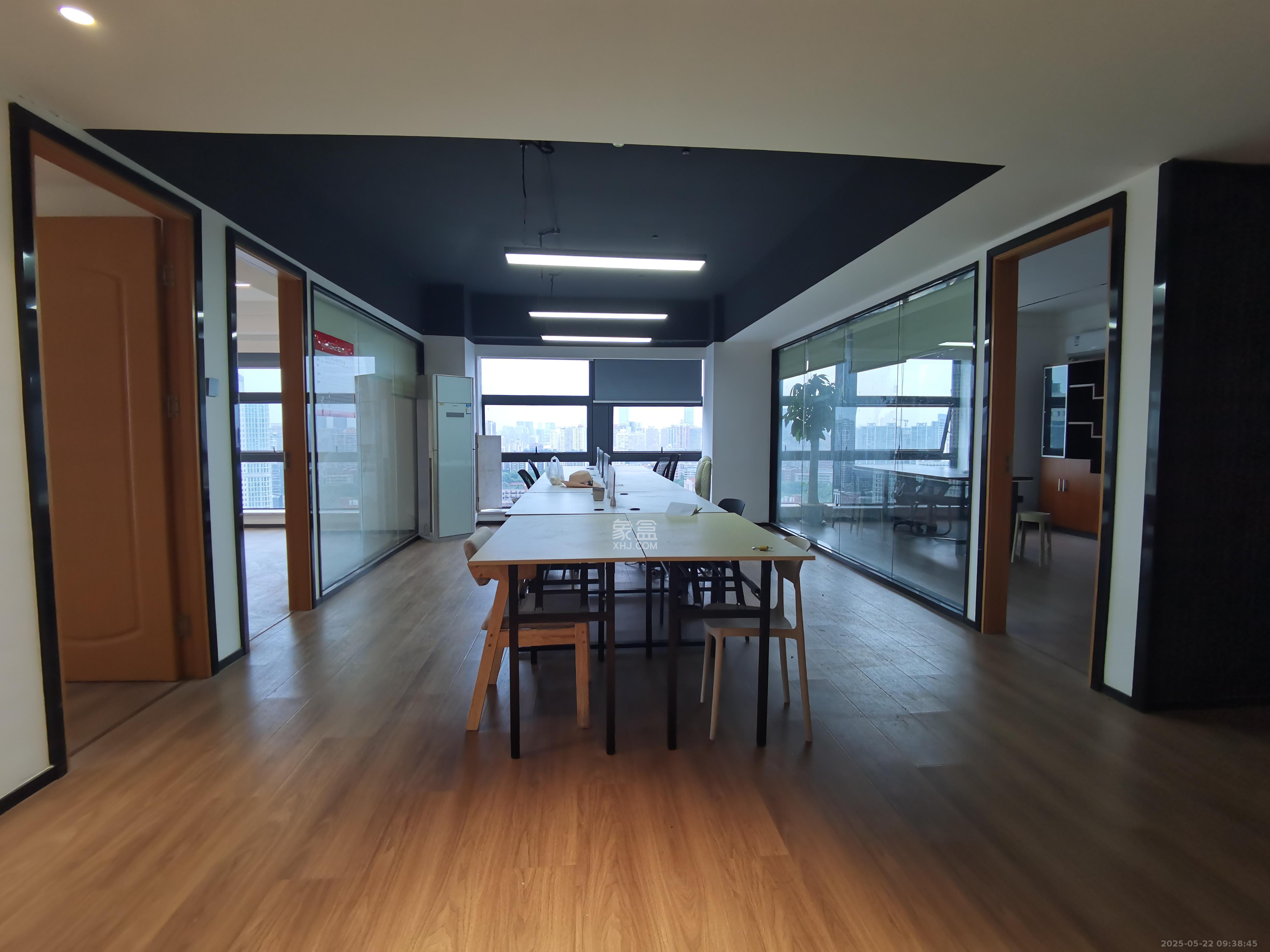 大鸿杰座  4室2厅2卫    9000.0元/月 大鸿杰座  4室2厅2卫    9000.0元/月