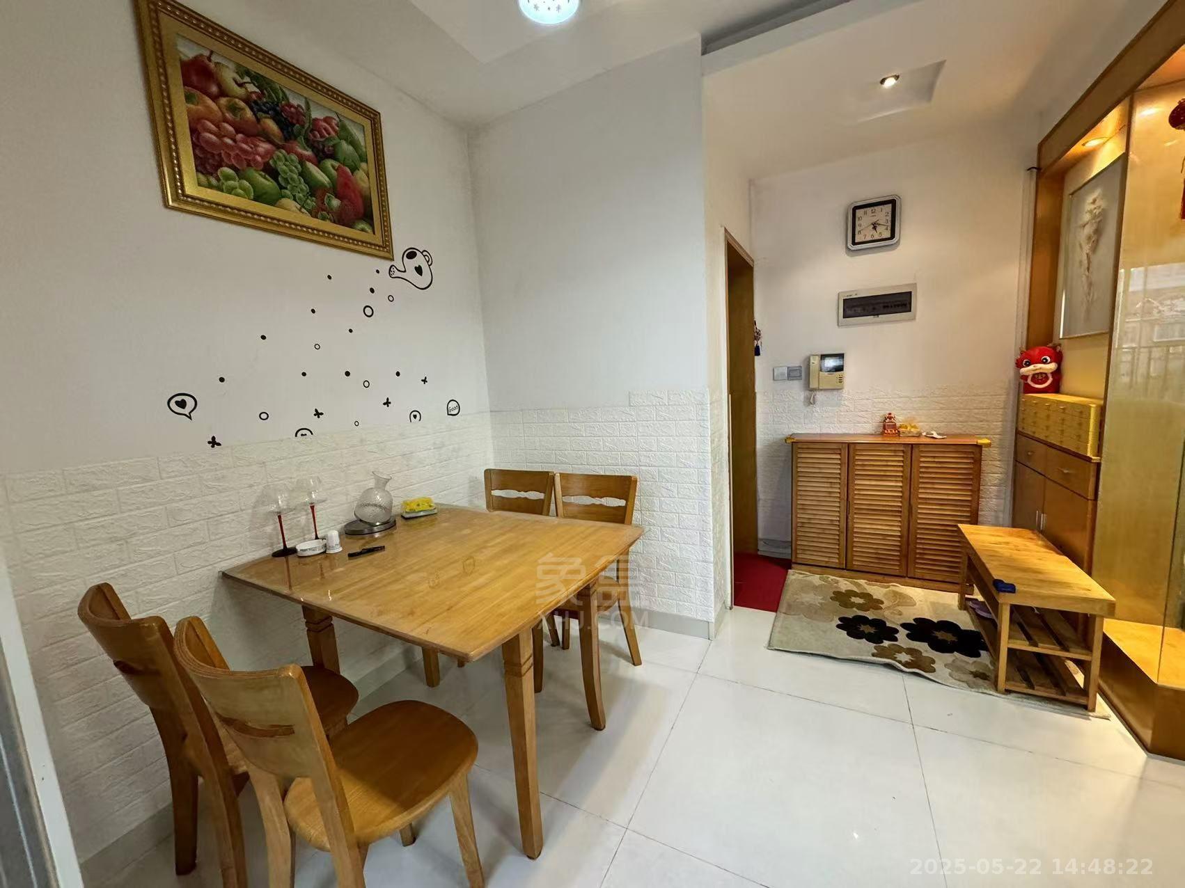 湘银小区 4室2厅2卫 1600.0元/月 湘银小区 4室2厅2卫 1600.0元/月室内图