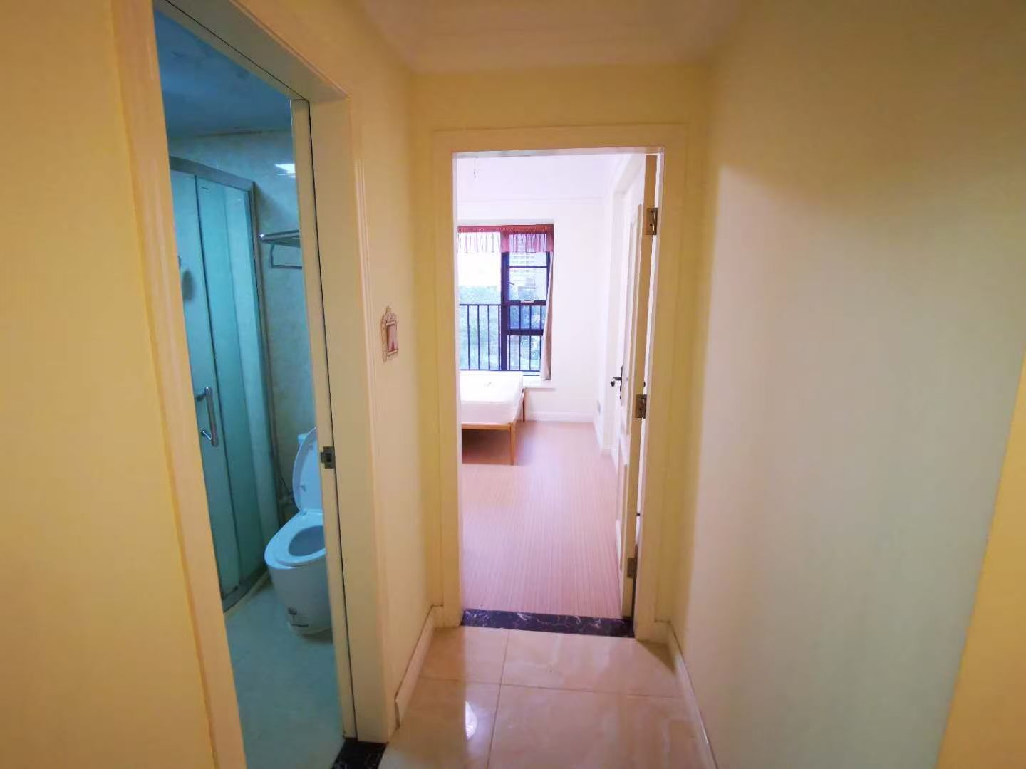 滨江海岸一期 3室2厅2卫 225.0万 滨江海岸一期 3室2厅2卫 225.0万客厅