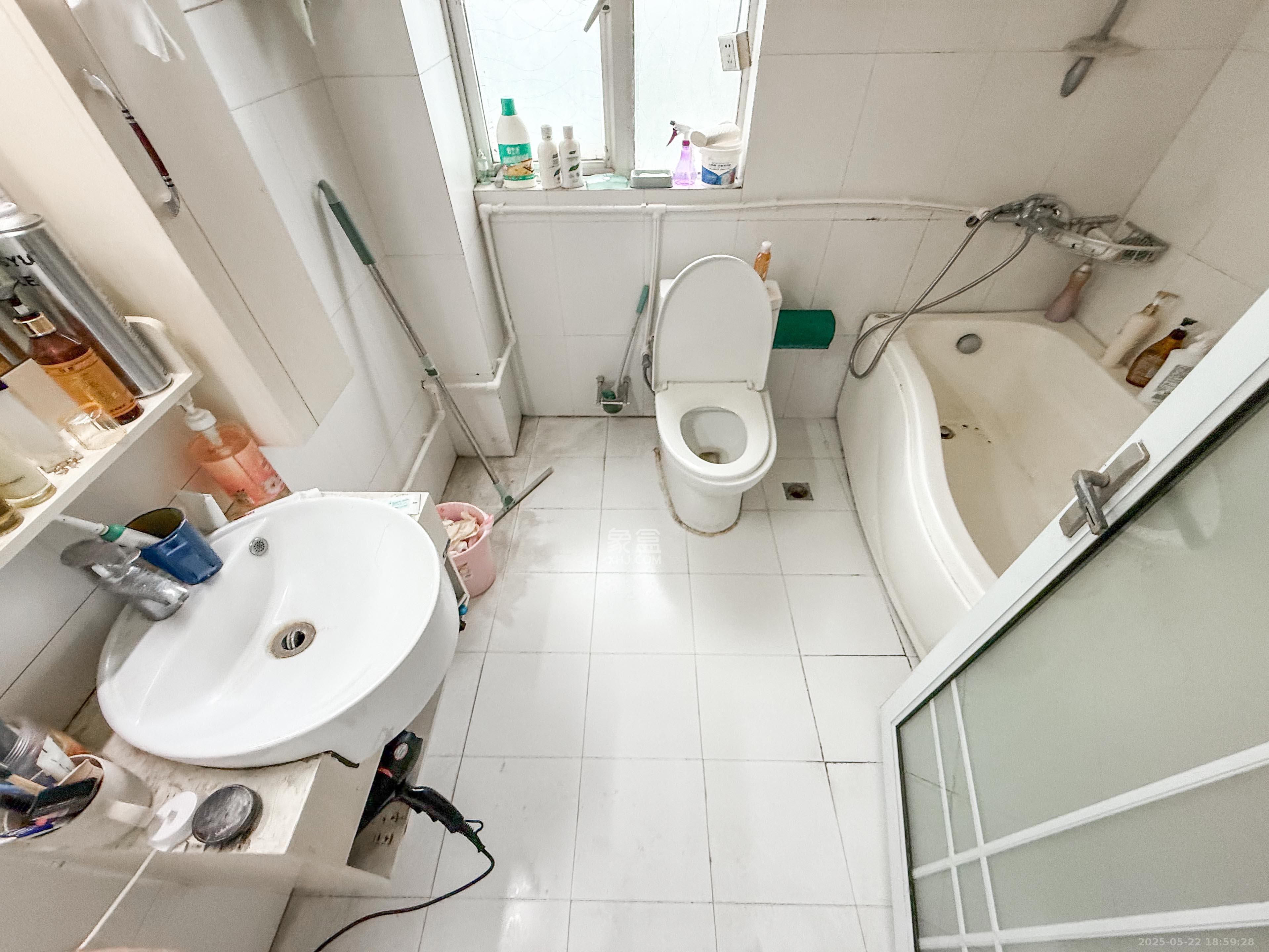 湘麓国际 4室2厅2卫 130.0万 湘麓国际 4室2厅2卫 130.0万卫生间