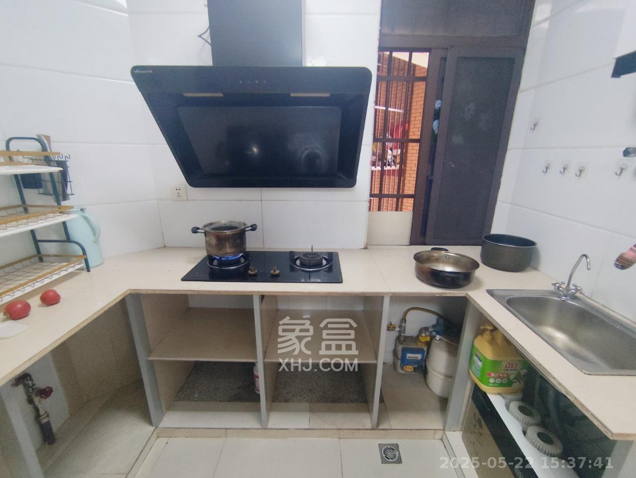 三景华御  3室2厅1卫   1600.00元/月室内图