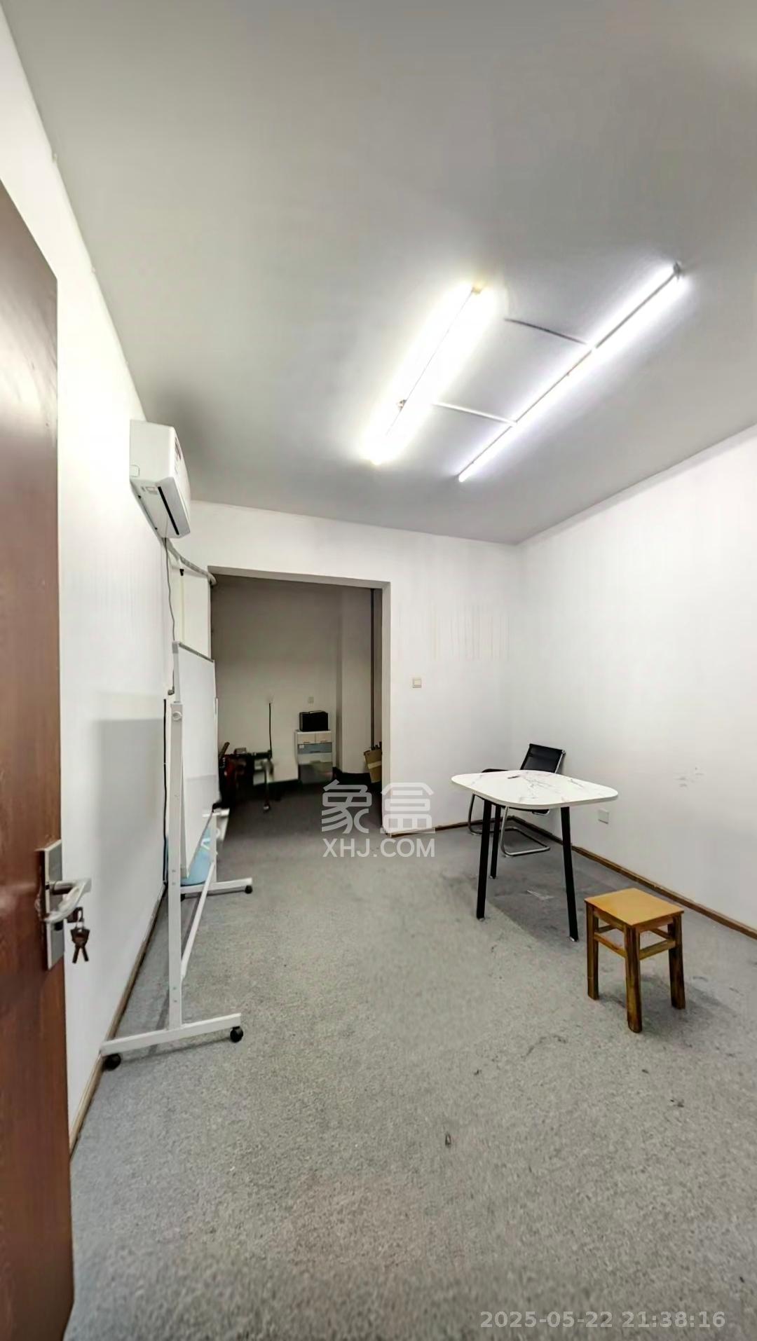 钰龙天下一期  4室2厅2卫   4200.00元/月室内图