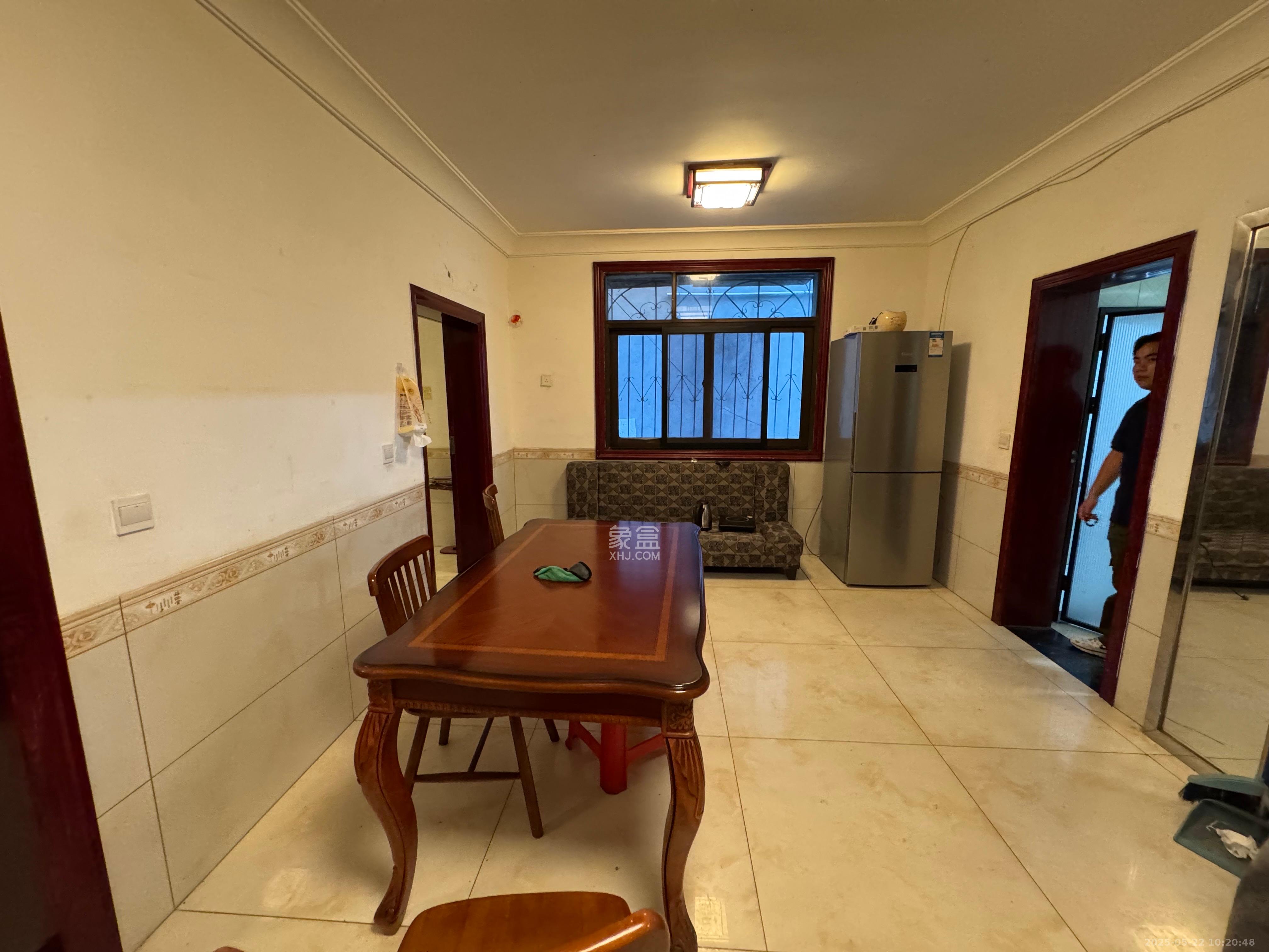 杨家山汽修厂宿舍 3室1厅1卫 2000.0元/月 杨家山汽修厂宿舍 3室1厅1卫 2000.0元/月室内图