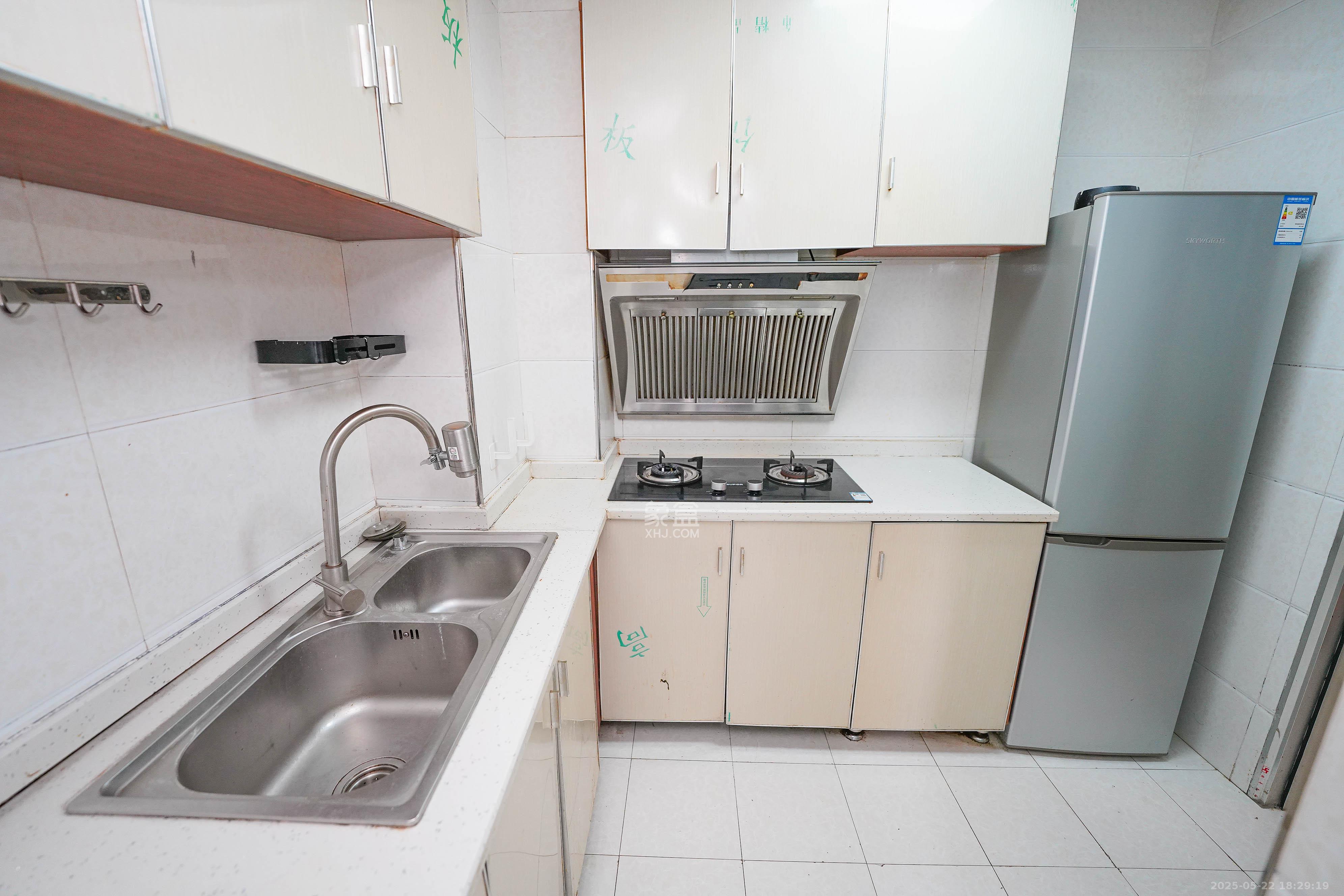 南郡雅园  2室2厅1卫    35.0万 南郡雅园  2室2厅1卫    35.0万厨房