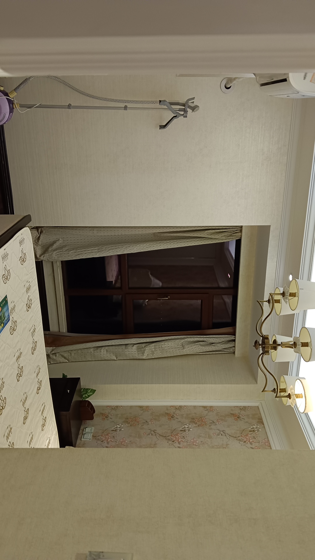 怡河园  4室2厅2卫   116.80万客厅
