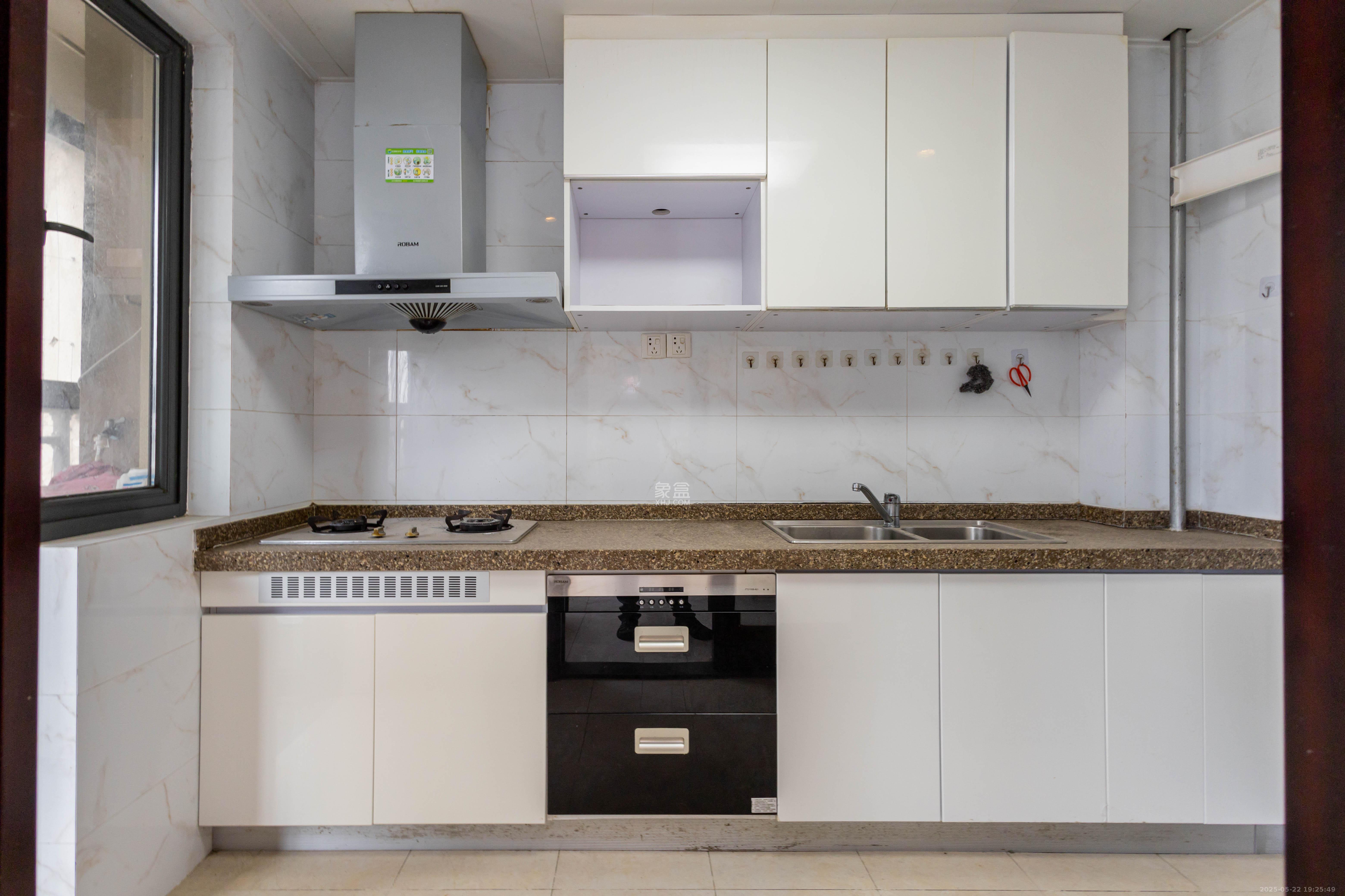 恒大江湾 3室2厅1卫 88.0万 恒大江湾 3室2厅1卫 88.0万厨房