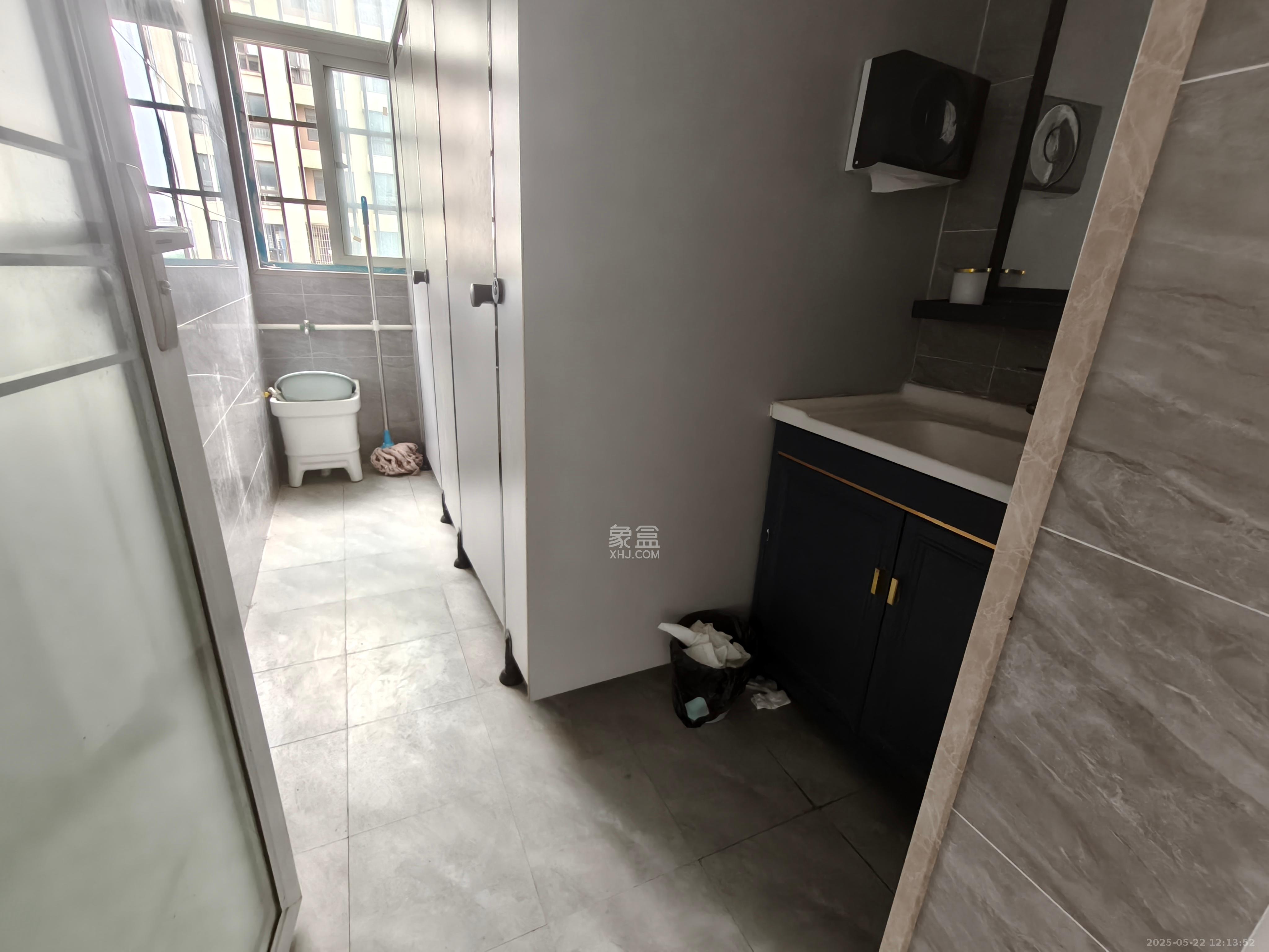 星城福邸(雄天朗郡)  4室2厅2卫    2000.0元/月 星城福邸(雄天朗郡)  4室2厅2卫    2000.0元/月室内图