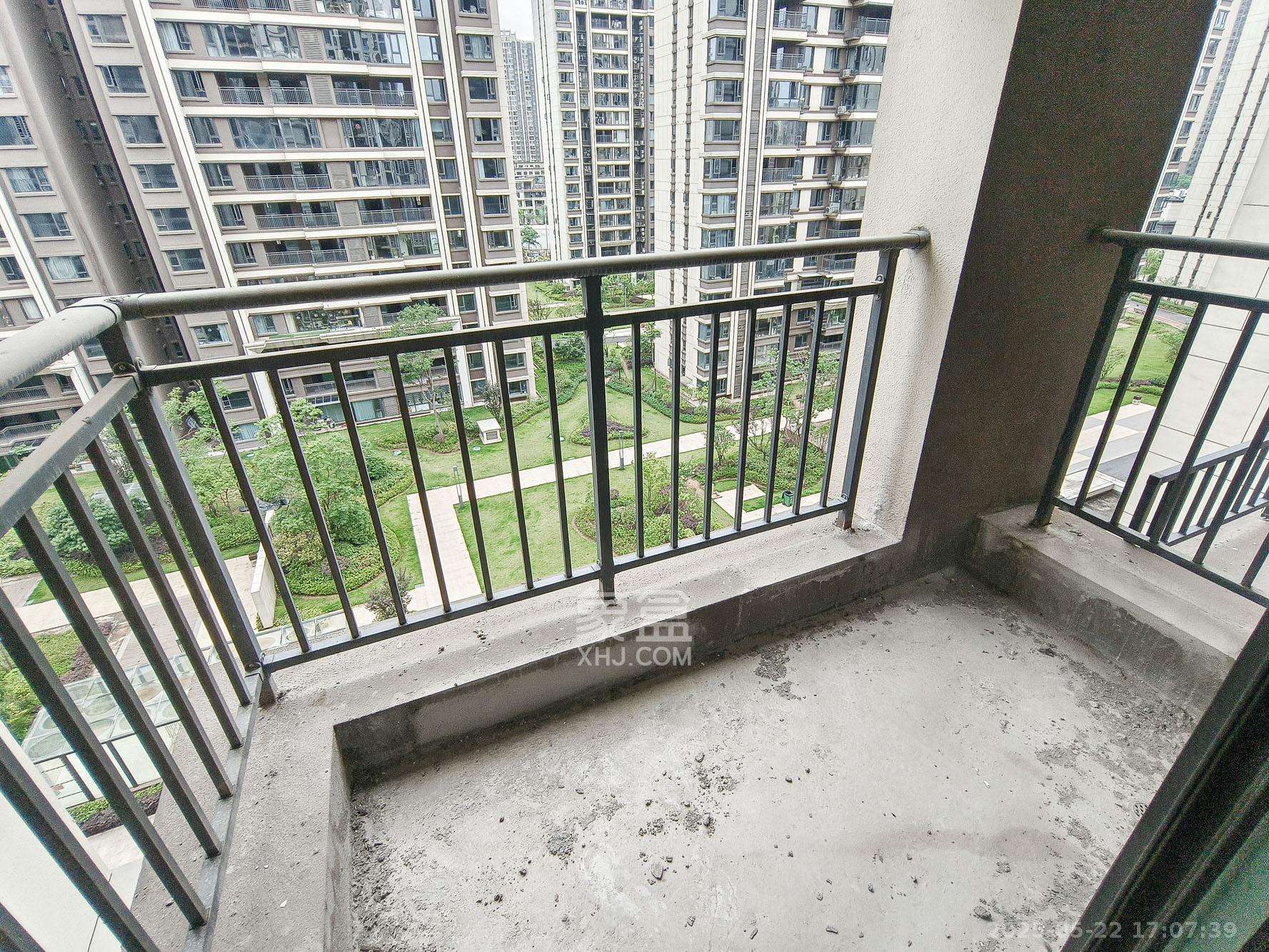 荣盛城 4室2厅1卫 86.0万 荣盛城 4室2厅1卫 86.0万阳台