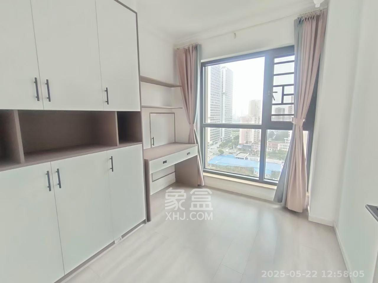 绿地之窗  4室2厅2卫   3500.00元/月室内图