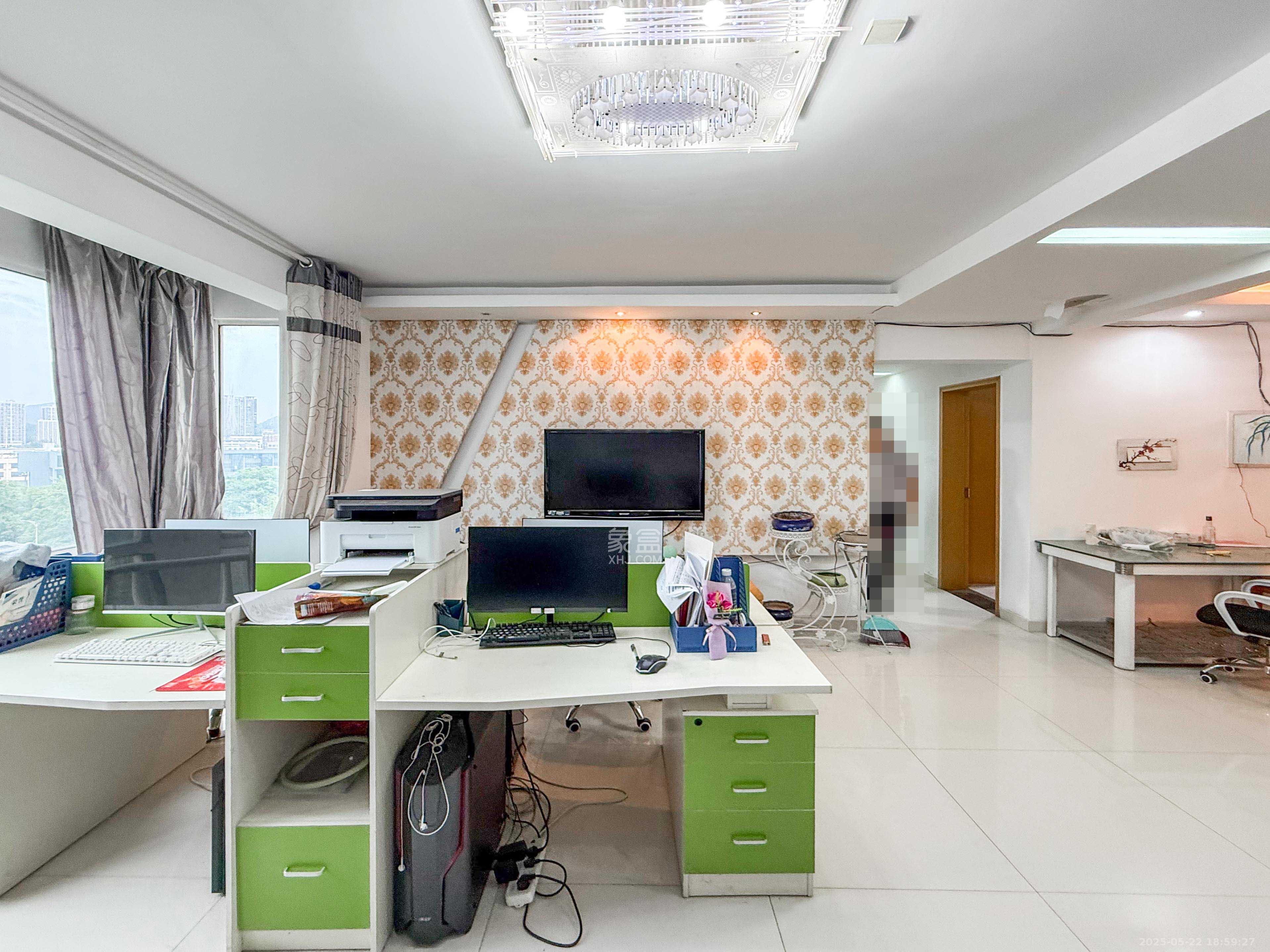 湘麓国际 4室2厅2卫 130.0万 湘麓国际 4室2厅2卫 130.0万客厅