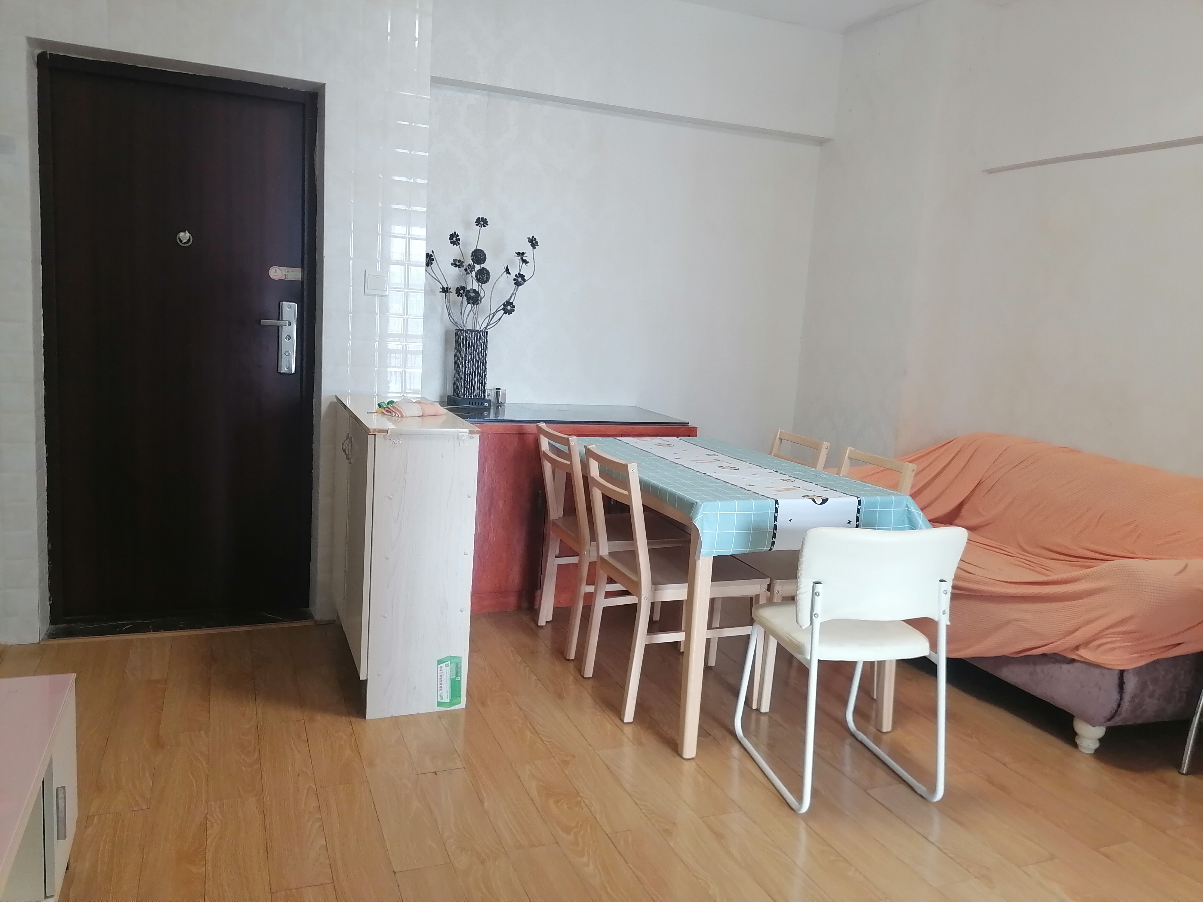 中建国际大厦  2室1厅1卫   1700.00元/月室内图