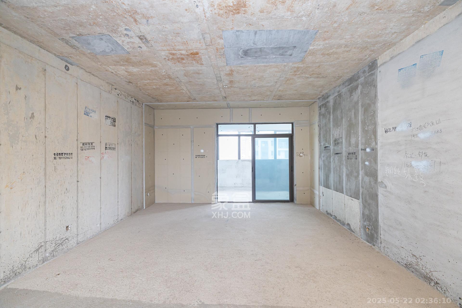 润和湘江天地E区  4室2厅3卫    230.0万 润和湘江天地E区  4室2厅3卫    230.0万客厅