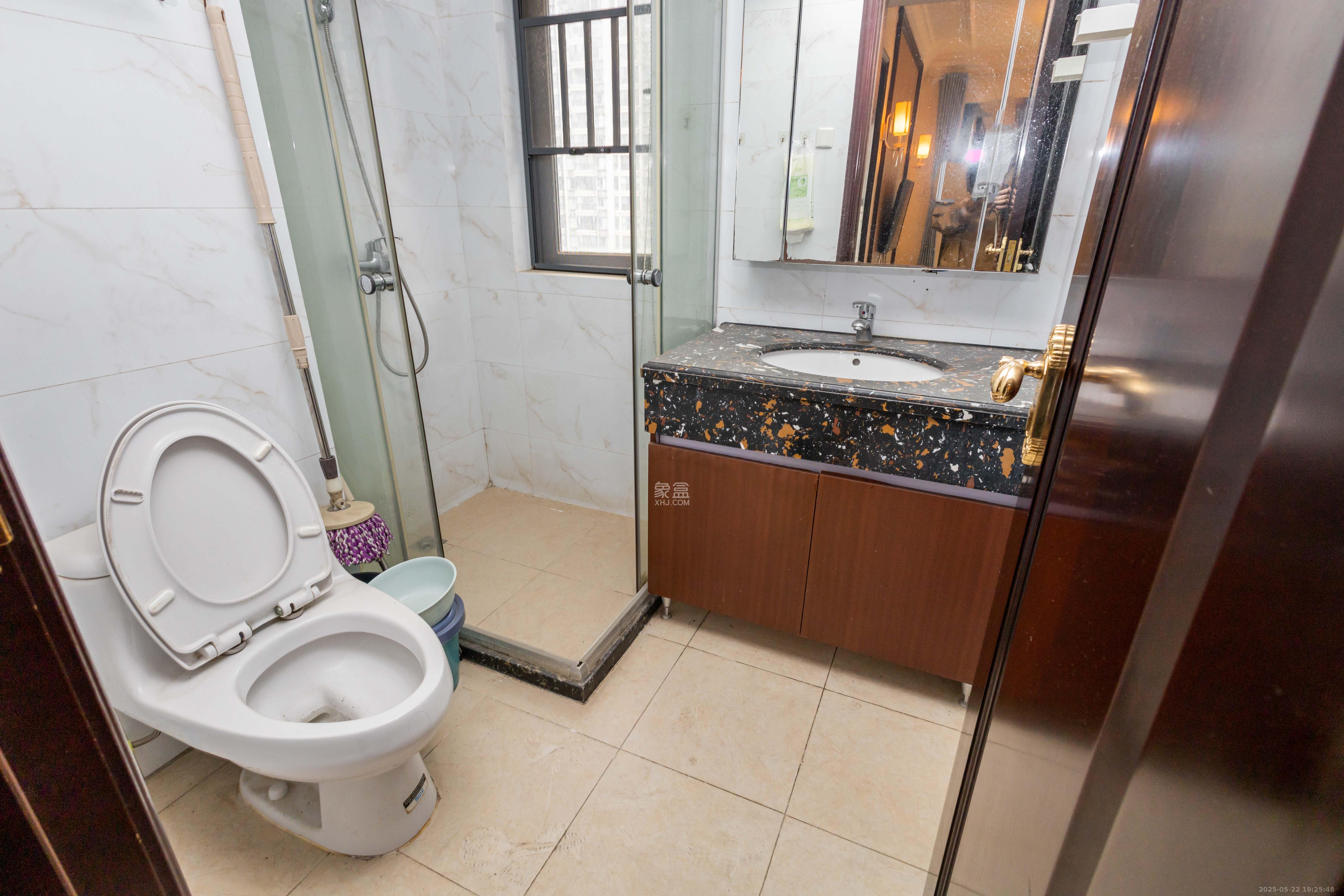 恒大江湾 3室2厅1卫 88.0万 恒大江湾 3室2厅1卫 88.0万卫生间