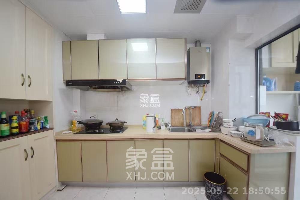 三万英尺  3室2厅2卫   4400.00元/月室内图