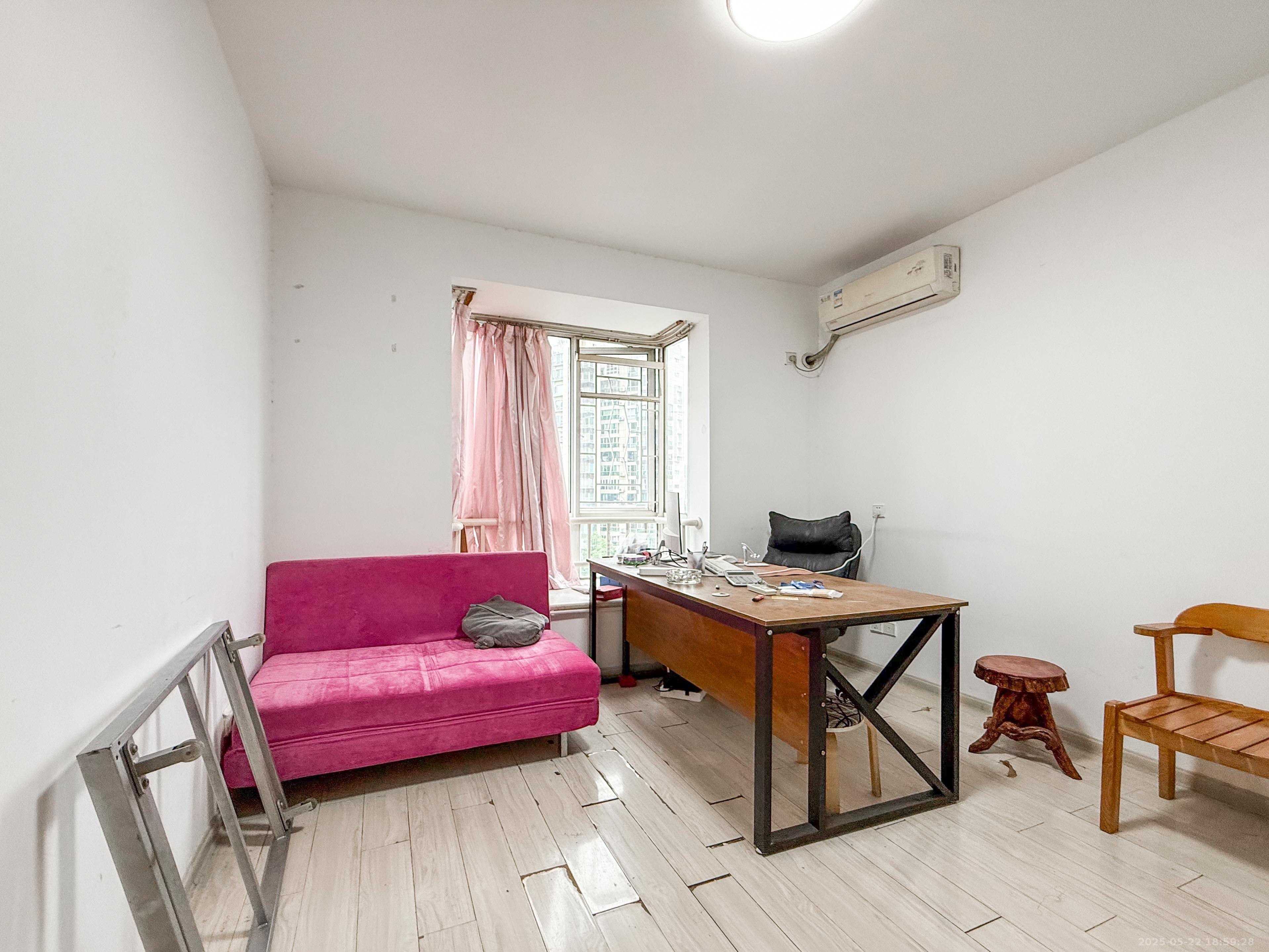 湘麓国际 4室2厅2卫 130.0万 湘麓国际 4室2厅2卫 130.0万卧室