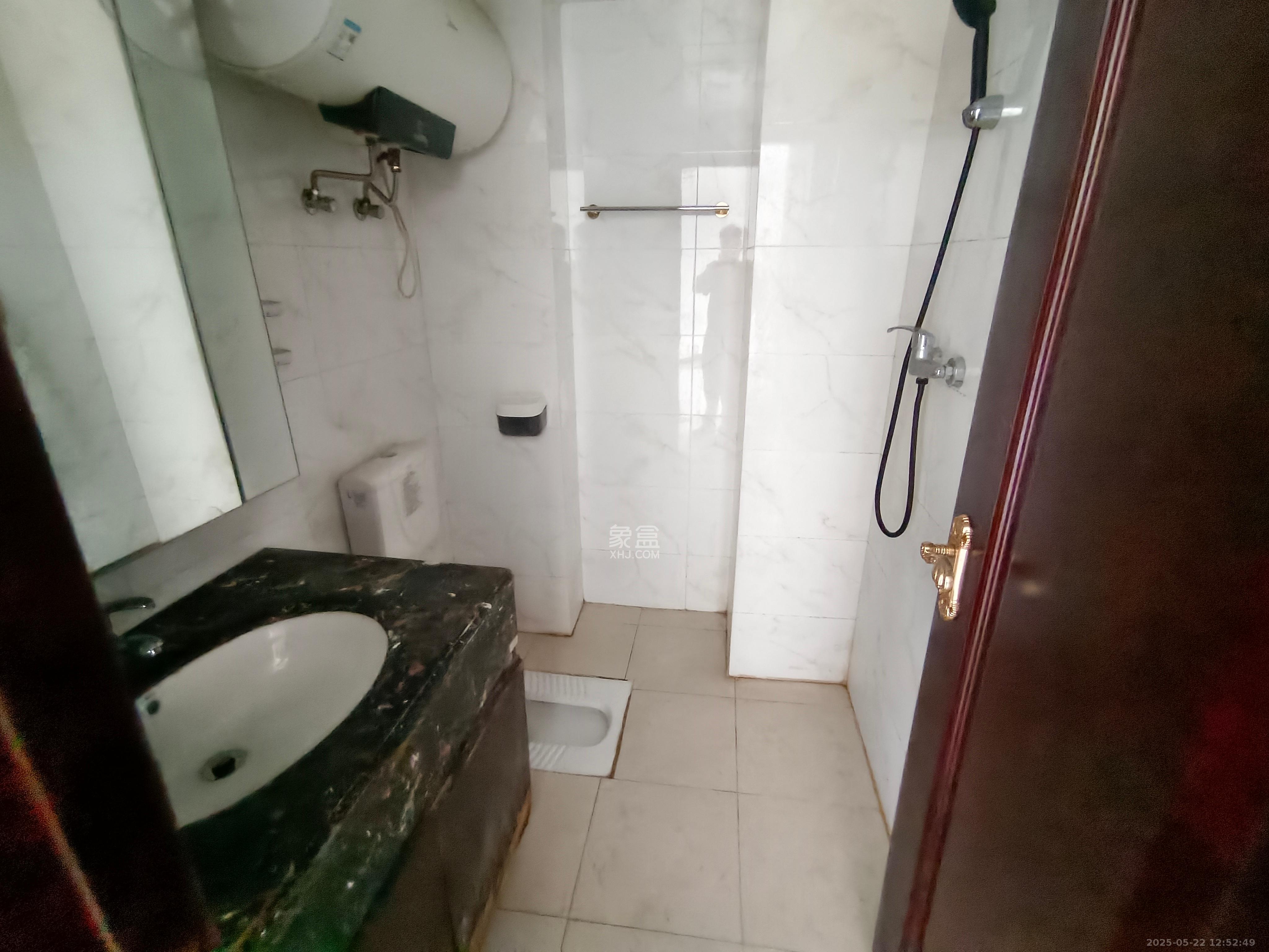 恒大御景半岛湘江苑(恒大御景半岛一期)  1室2厅1卫    2200.0元/月 恒大御景半岛湘江苑(恒大御景半岛一期)  1室2厅1卫    2200.0元/月室内图