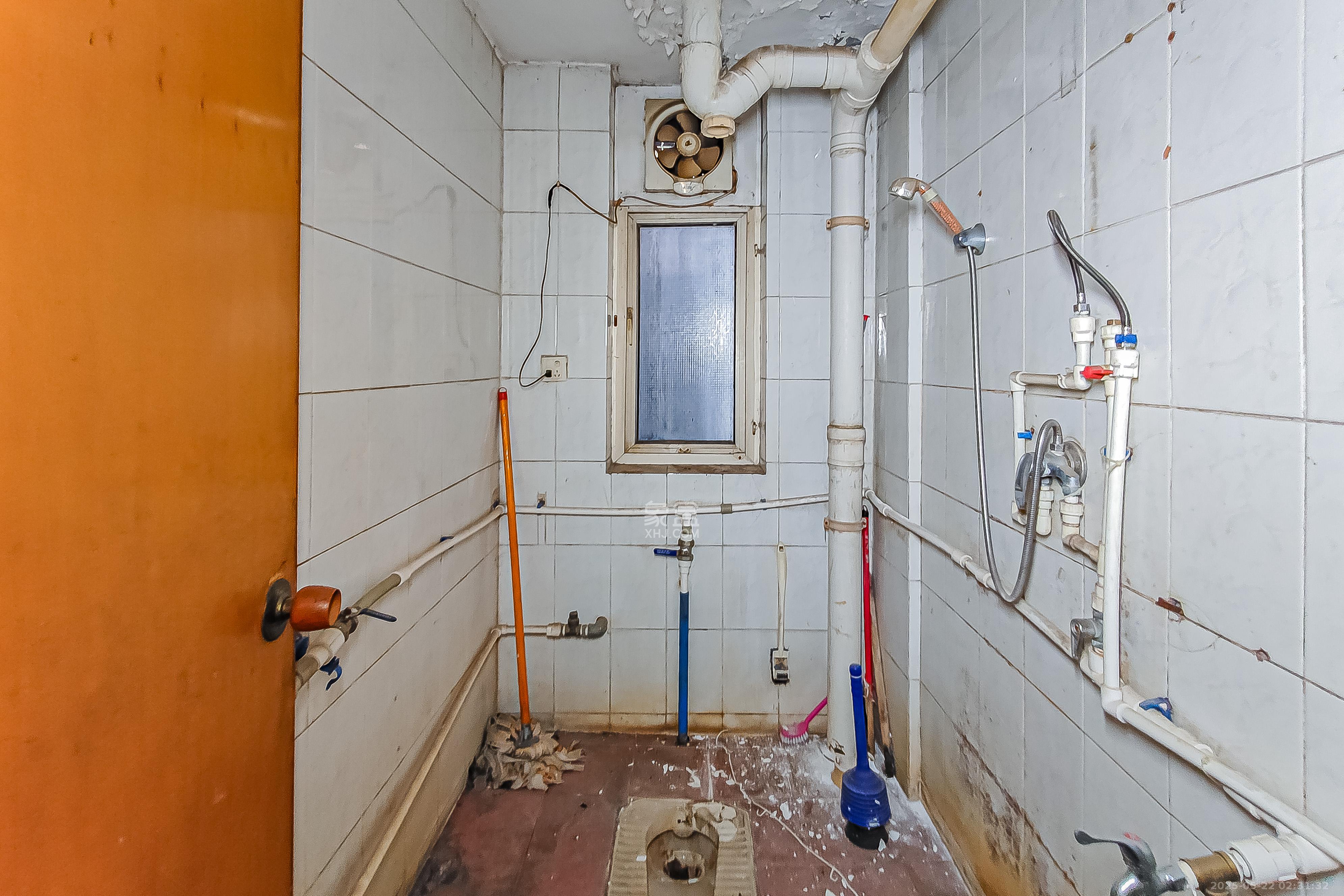 华盛花园 4室2厅2卫 106.0万 华盛花园 4室2厅2卫 106.0万卫生间