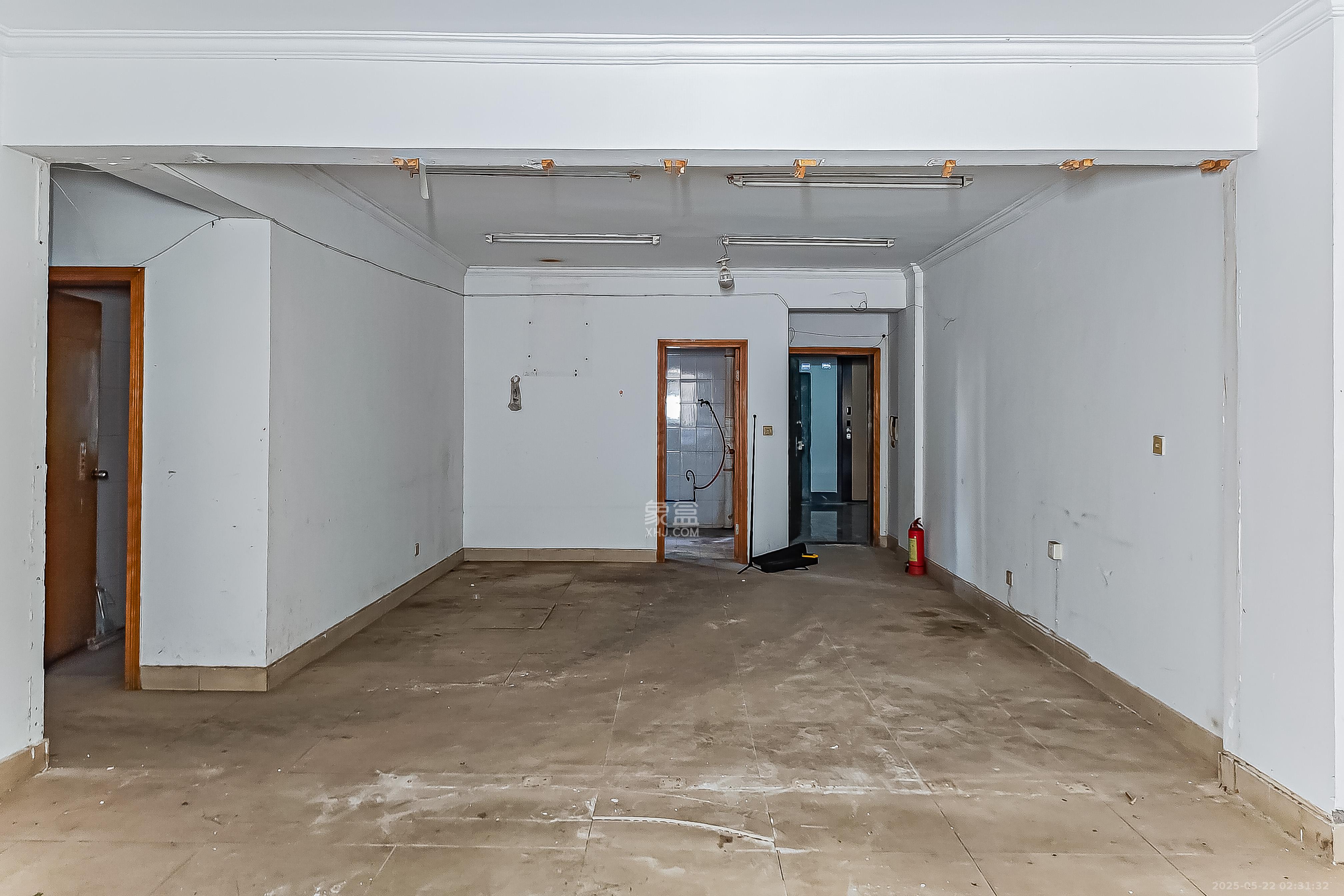 华盛花园 4室2厅2卫 106.0万 华盛花园 4室2厅2卫 106.0万客厅