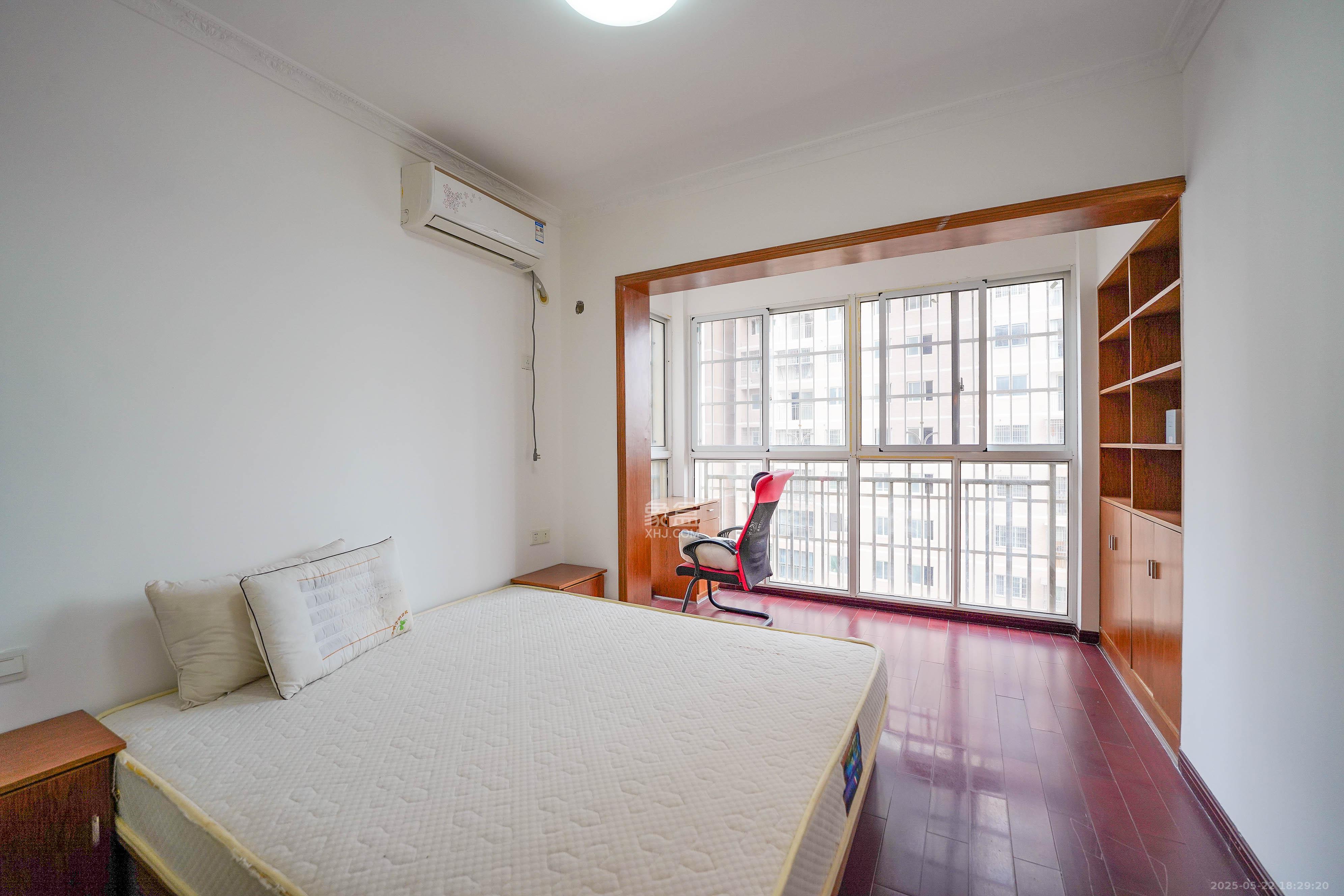 南郡雅园  2室2厅1卫    35.0万 南郡雅园  2室2厅1卫    35.0万卧室