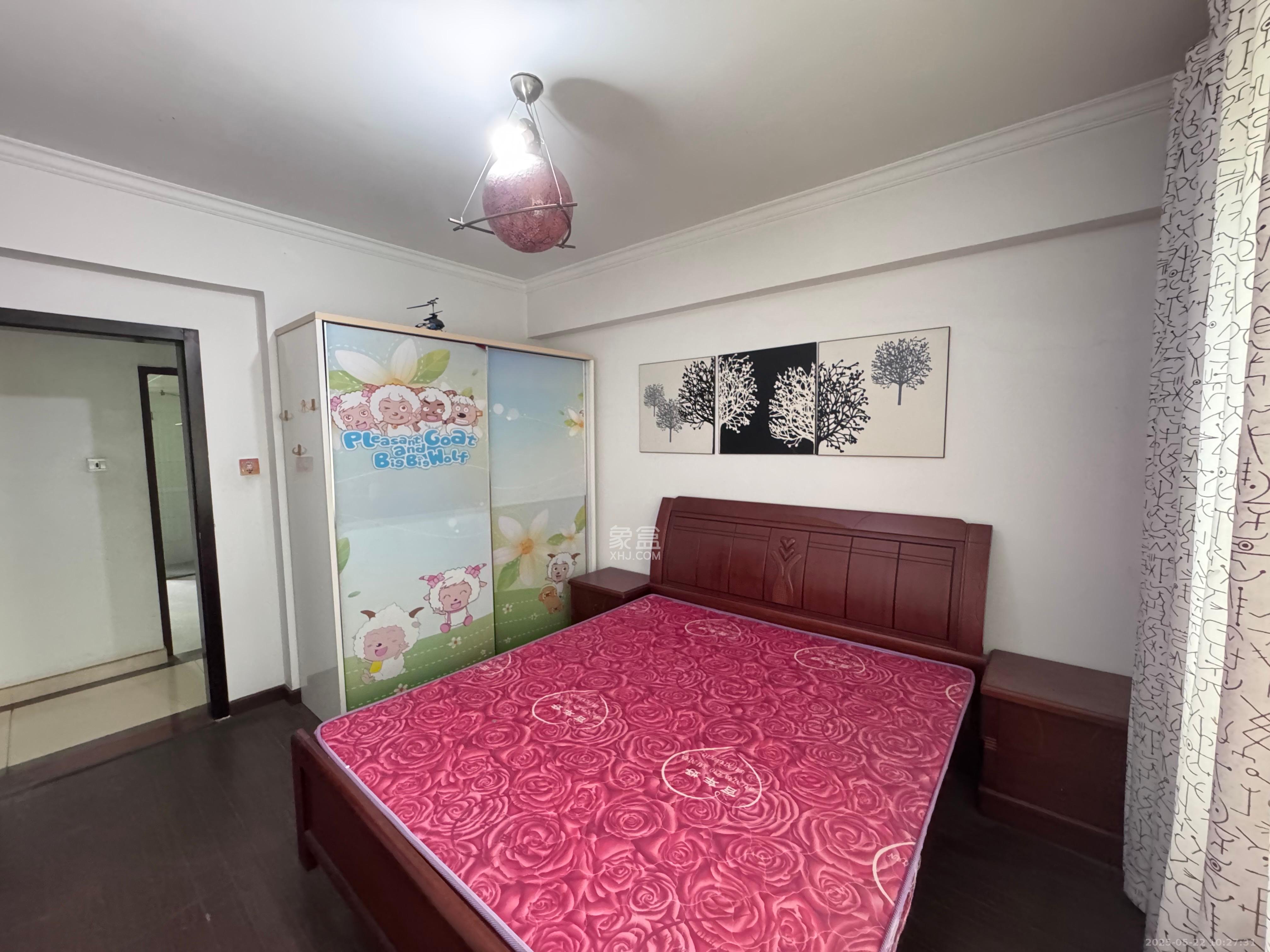 珠江花城一期桂苑  3室2厅2卫   2400.00元/月室内图